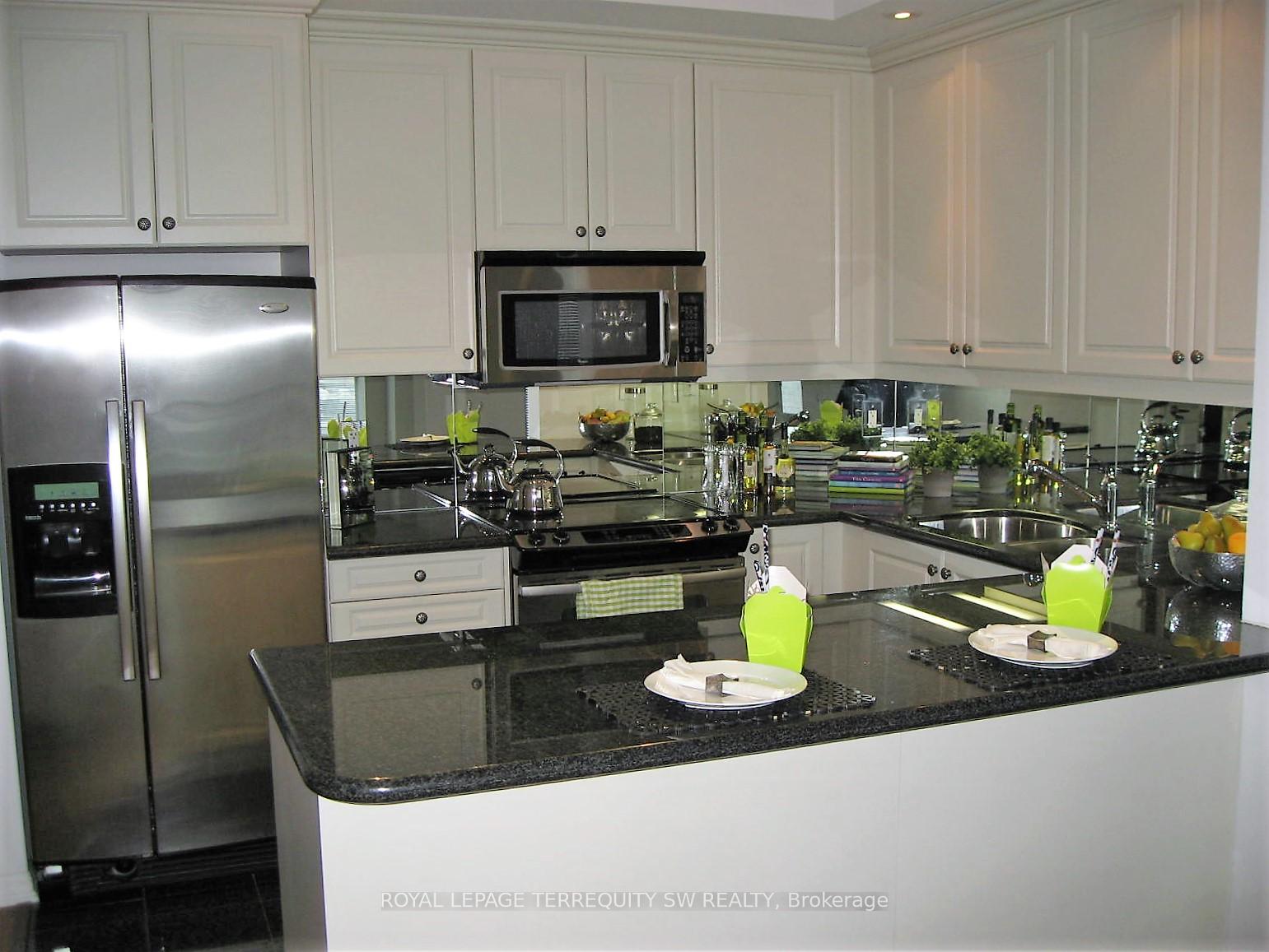 Photo 4 of Unit 912, 628 Fleet Street, Toronto, Niagara — HOMEH