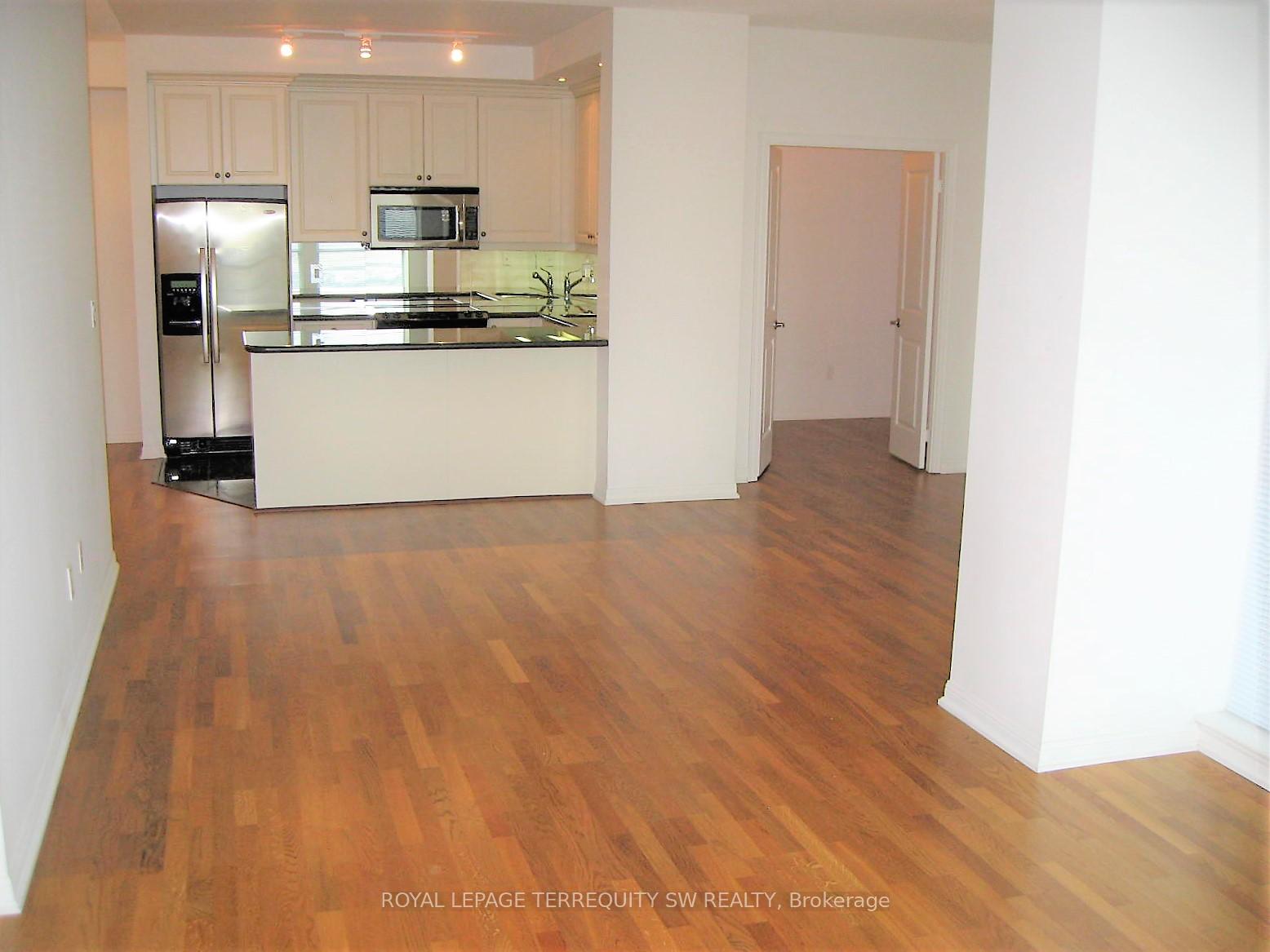 Photo 6 of Unit 912, 628 Fleet Street, Toronto, Niagara — HOMEH