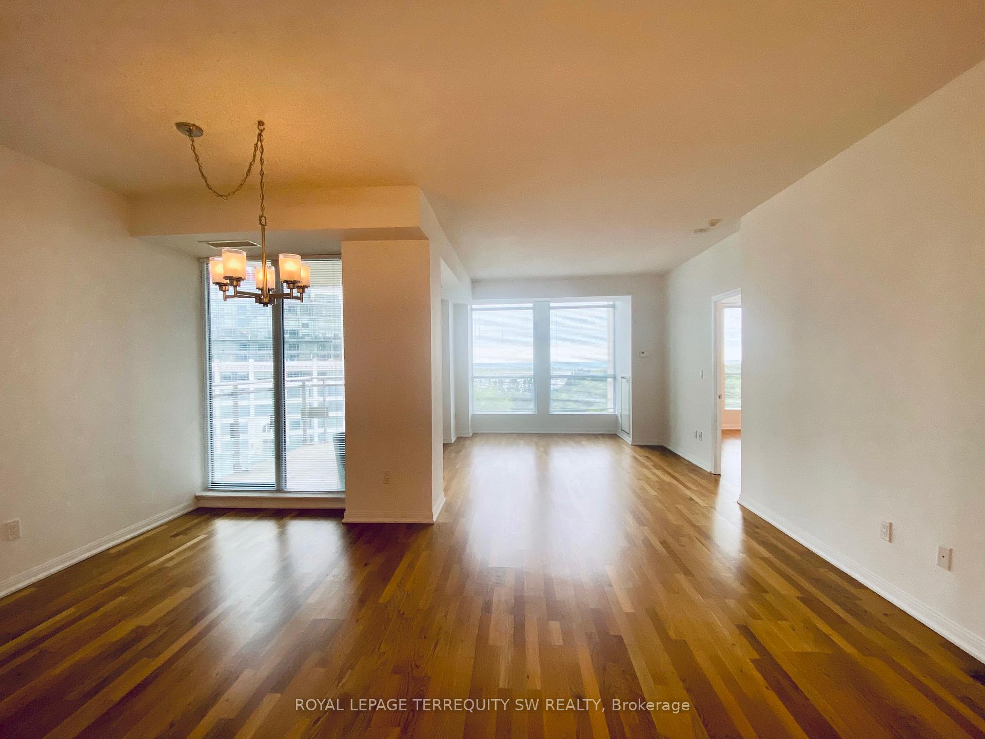 Photo 7 of Unit 912, 628 Fleet Street, Toronto, Niagara — HOMEH