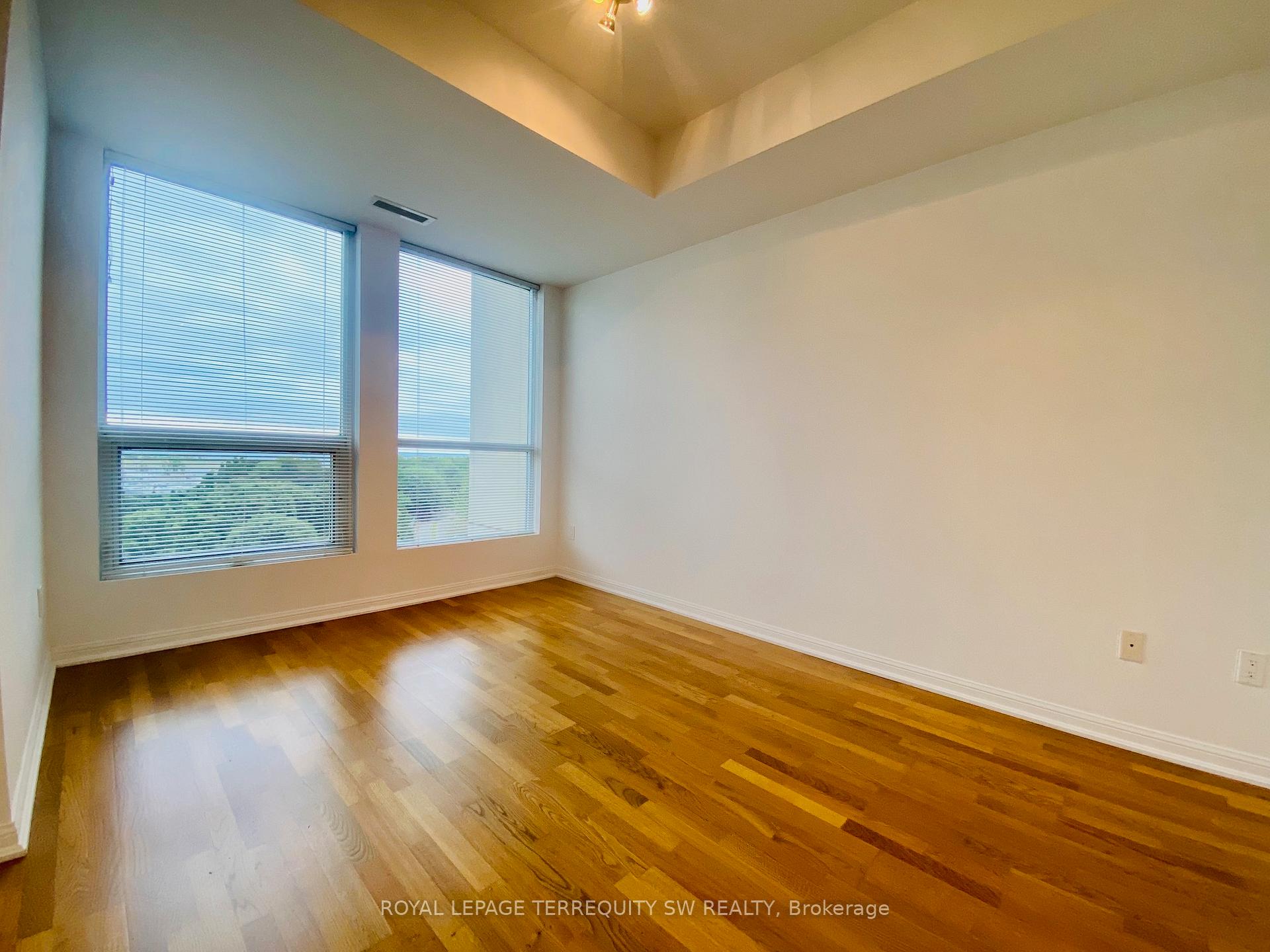 Photo 10 of Unit 912, 628 Fleet Street, Toronto, Niagara — HOMEH
