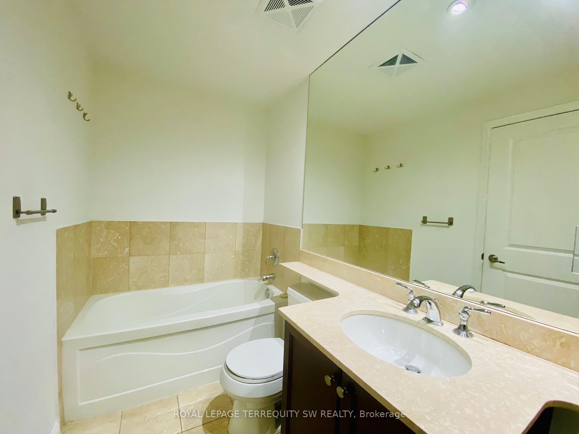 Photo 14 of Unit 912, 628 Fleet Street, Toronto, Niagara — HOMEH