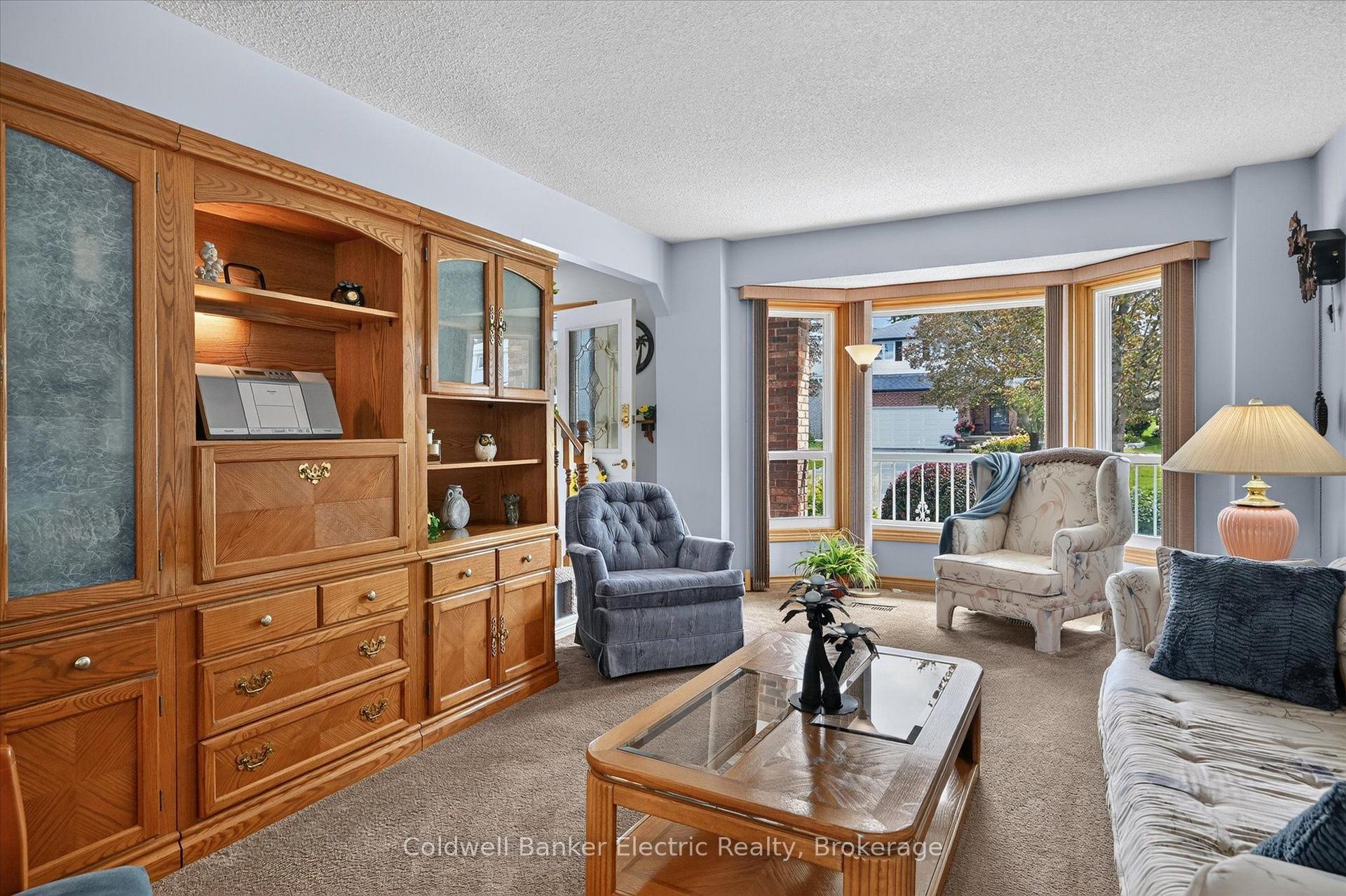 Photo 7 of 948 Smithside Court, Peterborough, Monaghan Ward 2 — HOMEH