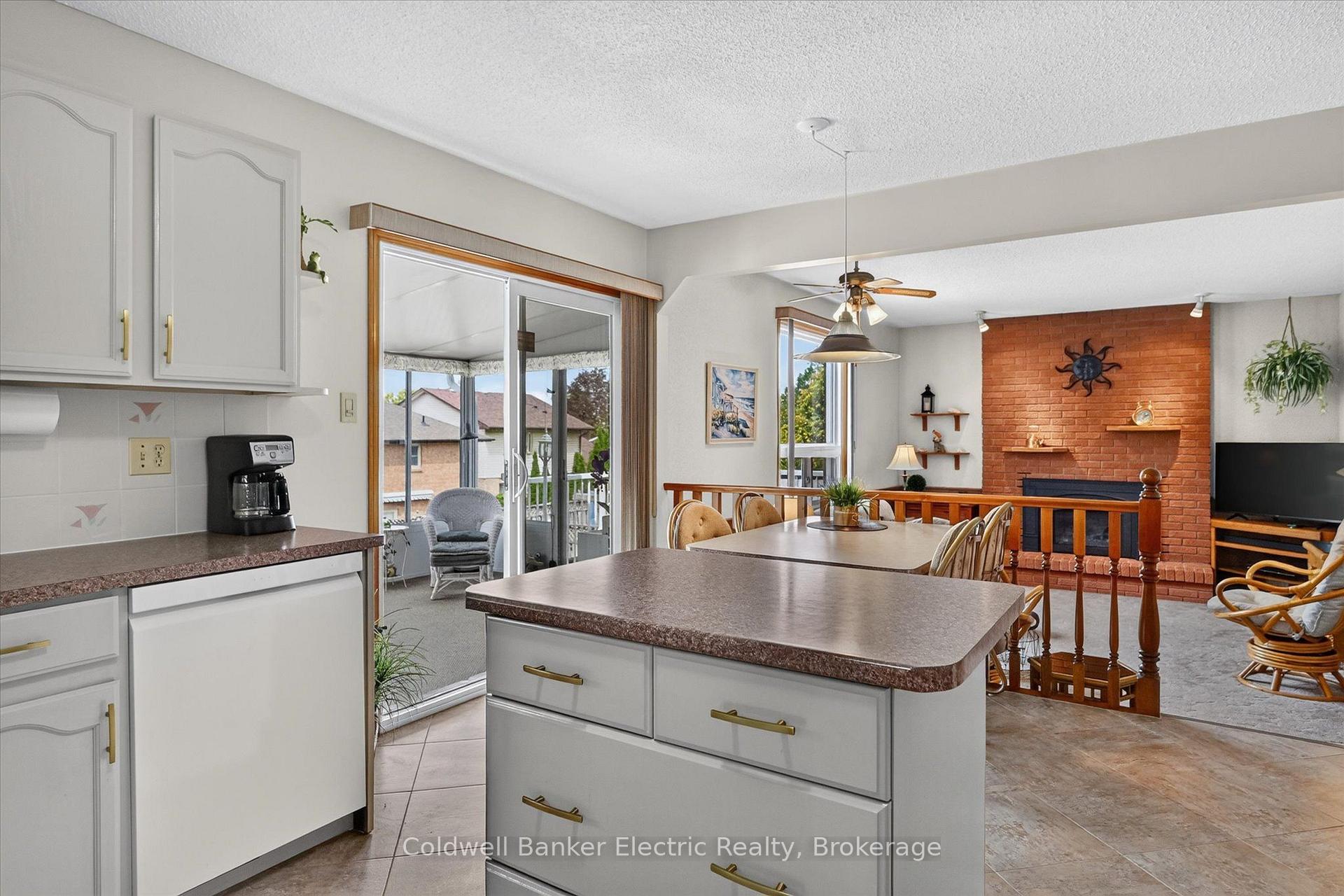 Photo 9 of 948 Smithside Court, Peterborough, Monaghan Ward 2 — HOMEH