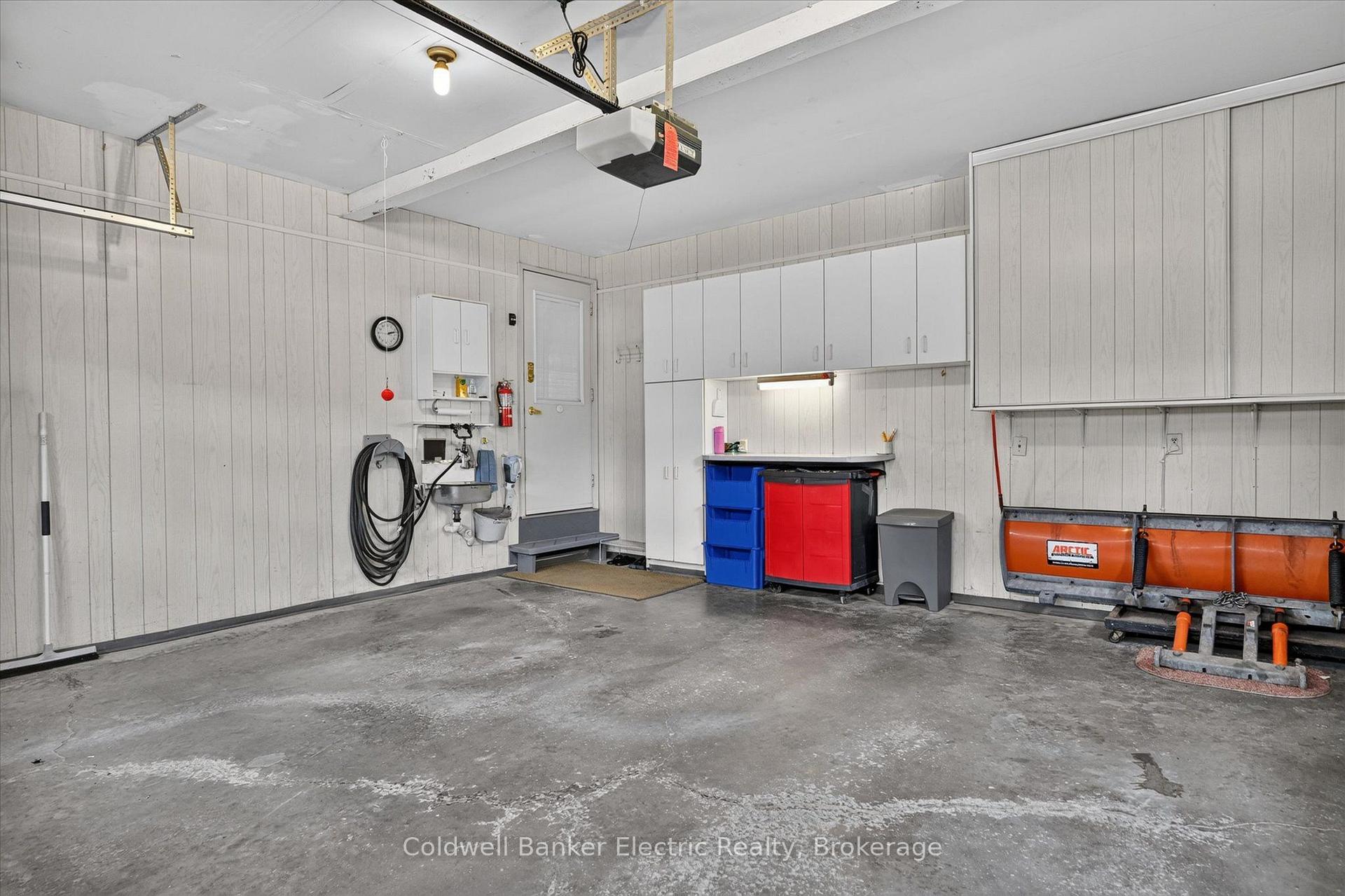 Photo 18 of 948 Smithside Court, Peterborough, Monaghan Ward 2 — HOMEH