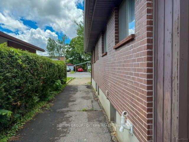 Photo 30 of 767 Claude Street, Ottawa, Castle Heights/Rideau High — HOMEH