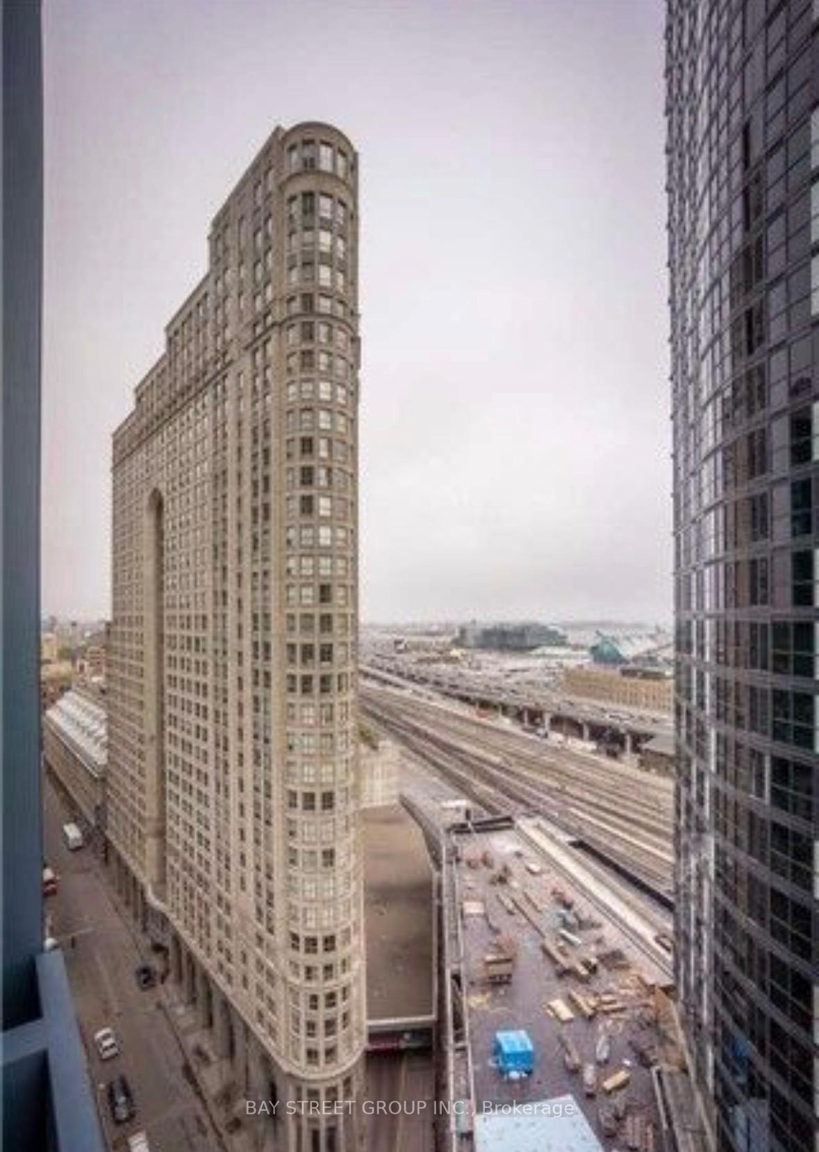 Photo 3 of Unit 1601, 8 The Esplanade Avenue, Toronto, Waterfront Communities — HOMEH