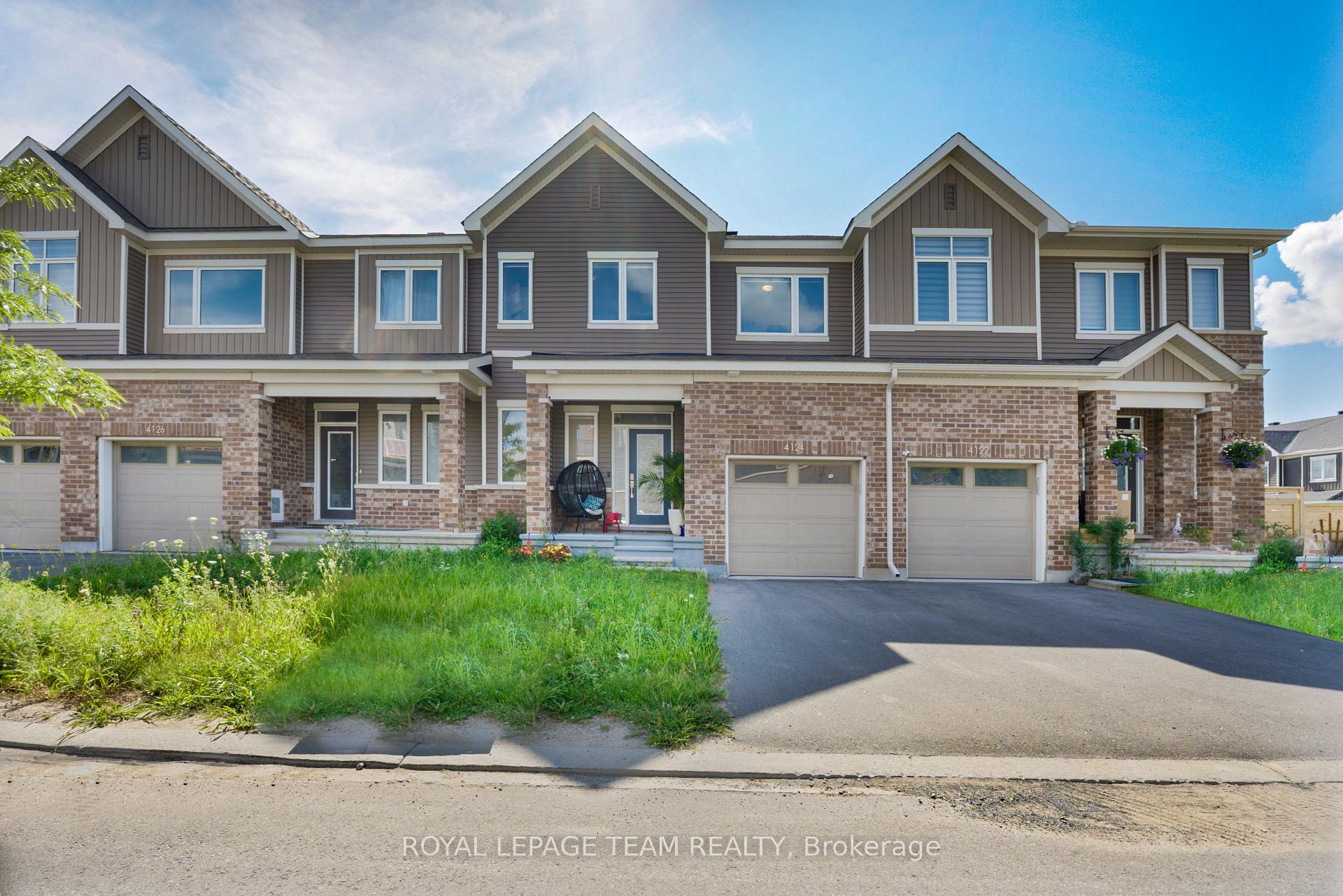 Photo 3 of 4124 Obsidian Street, Ottawa, Barrhaven - Half Moon Bay — HOMEH