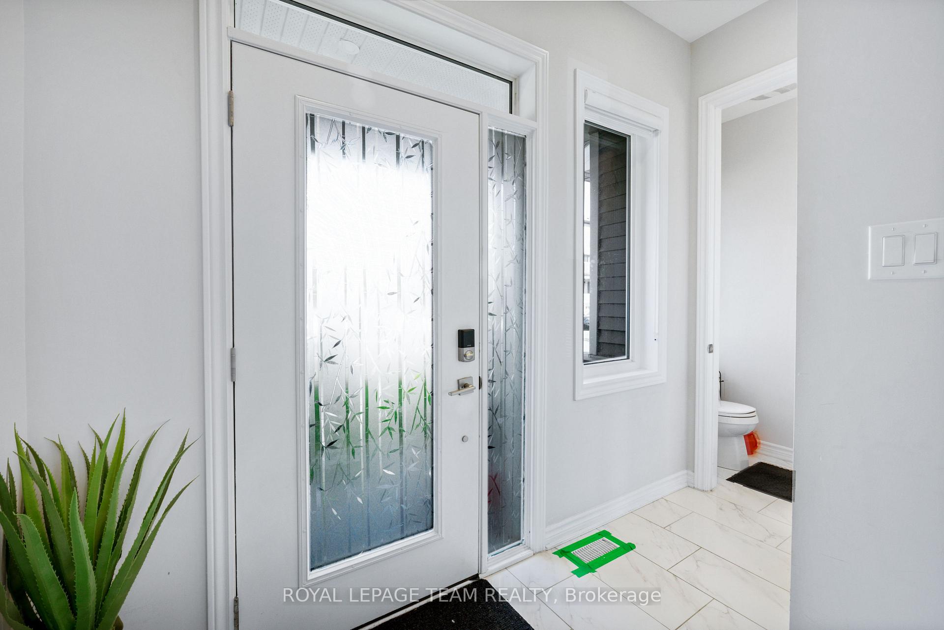 Photo 4 of 4124 Obsidian Street, Ottawa, Barrhaven - Half Moon Bay — HOMEH