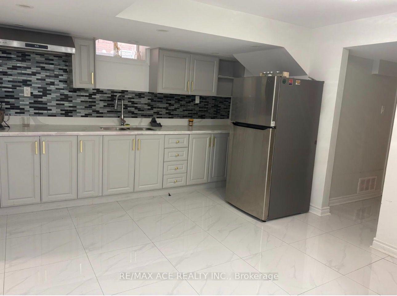 Photo 5 of Unit Bsmt, 1851 Parkhurst Crescent, Pickering, Duffin Heights — HOMEH