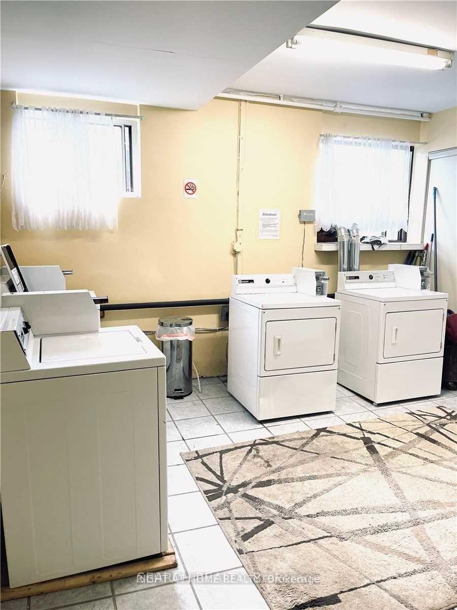 Photo 3 of Unit 3, 115 Eighth Street, Etobicoke, New Toronto — HOMEH
