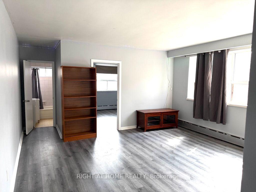 Photo 6 of Unit 3, 115 Eighth Street, Etobicoke, New Toronto — HOMEH