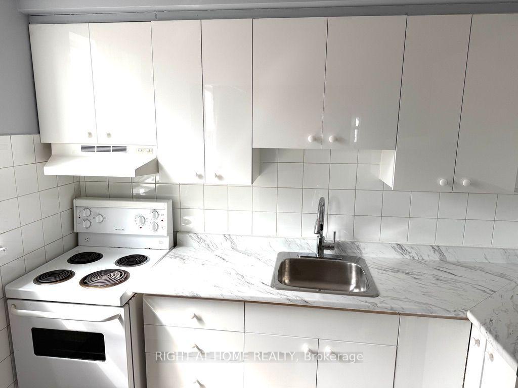 Photo 16 of Unit 3, 115 Eighth Street, Etobicoke, New Toronto — HOMEH