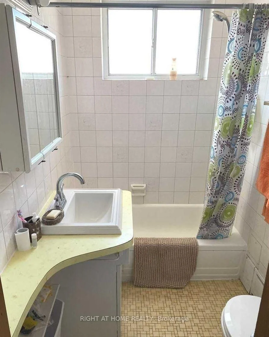 Photo 10 of Unit 3, 115 Eighth Street, Etobicoke, New Toronto — HOMEH