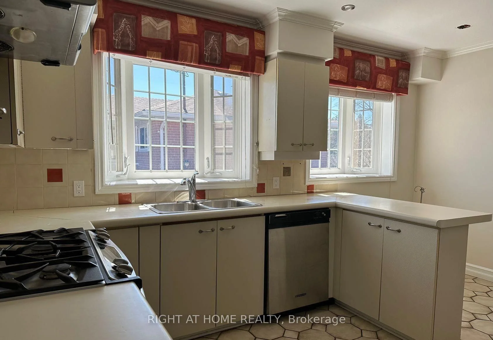 Photo 21 of Unit 3, 115 Eighth Street, Etobicoke, New Toronto — HOMEH