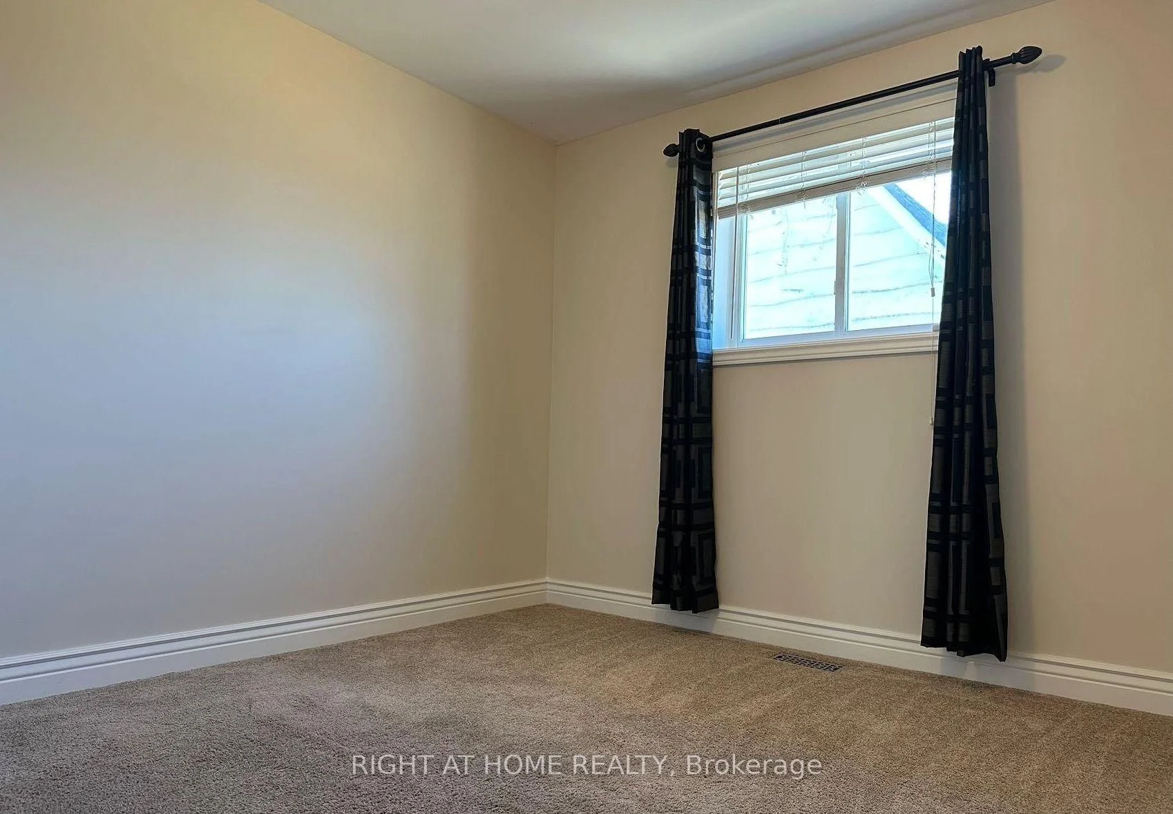 Photo 29 of Unit 3, 115 Eighth Street, Etobicoke, New Toronto — HOMEH