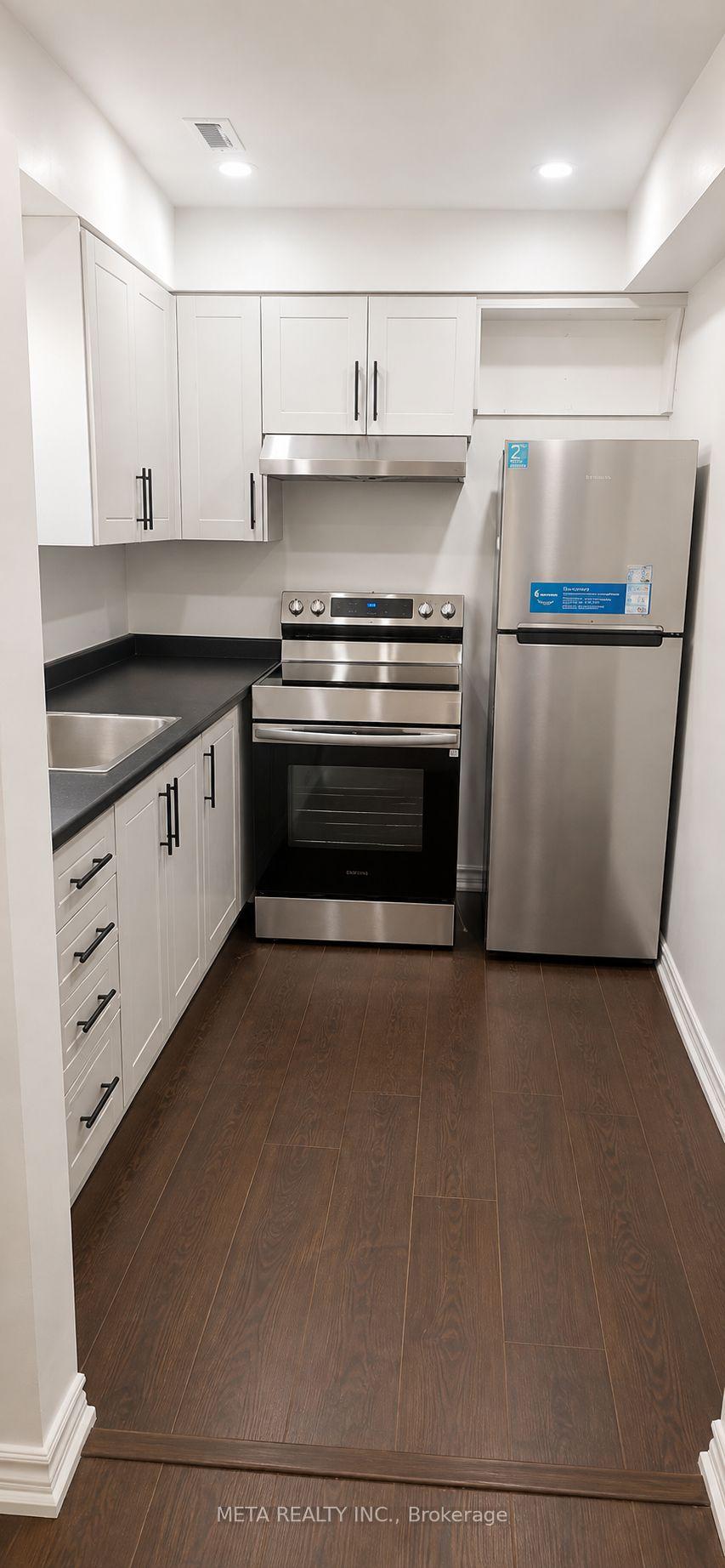 Front of Unit lower, 11 Visser Court