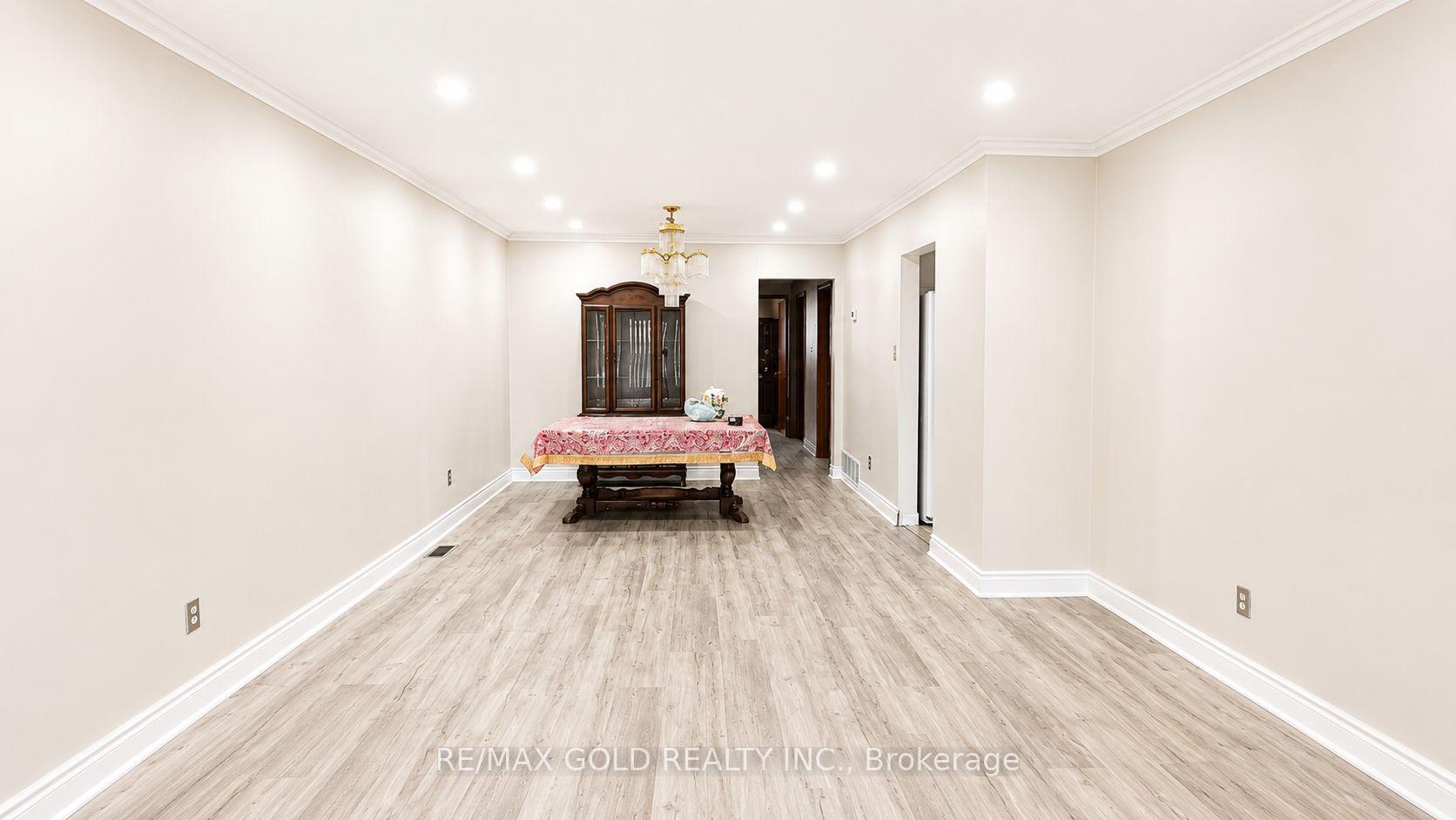 Photo 5 of 7383 Manion Road, Mississauga, Malton — HOMEH