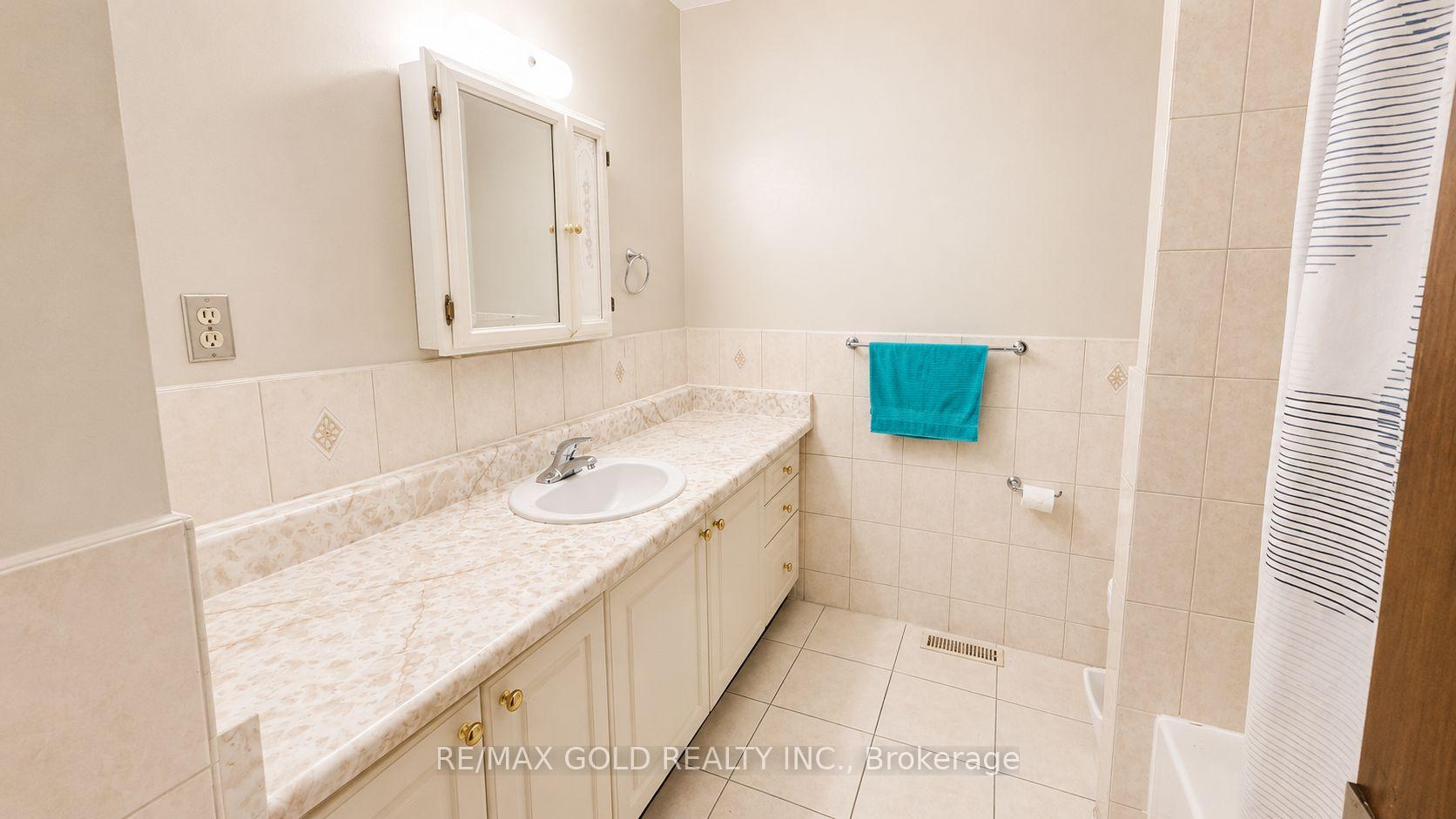 Photo 13 of 7383 Manion Road, Mississauga, Malton — HOMEH