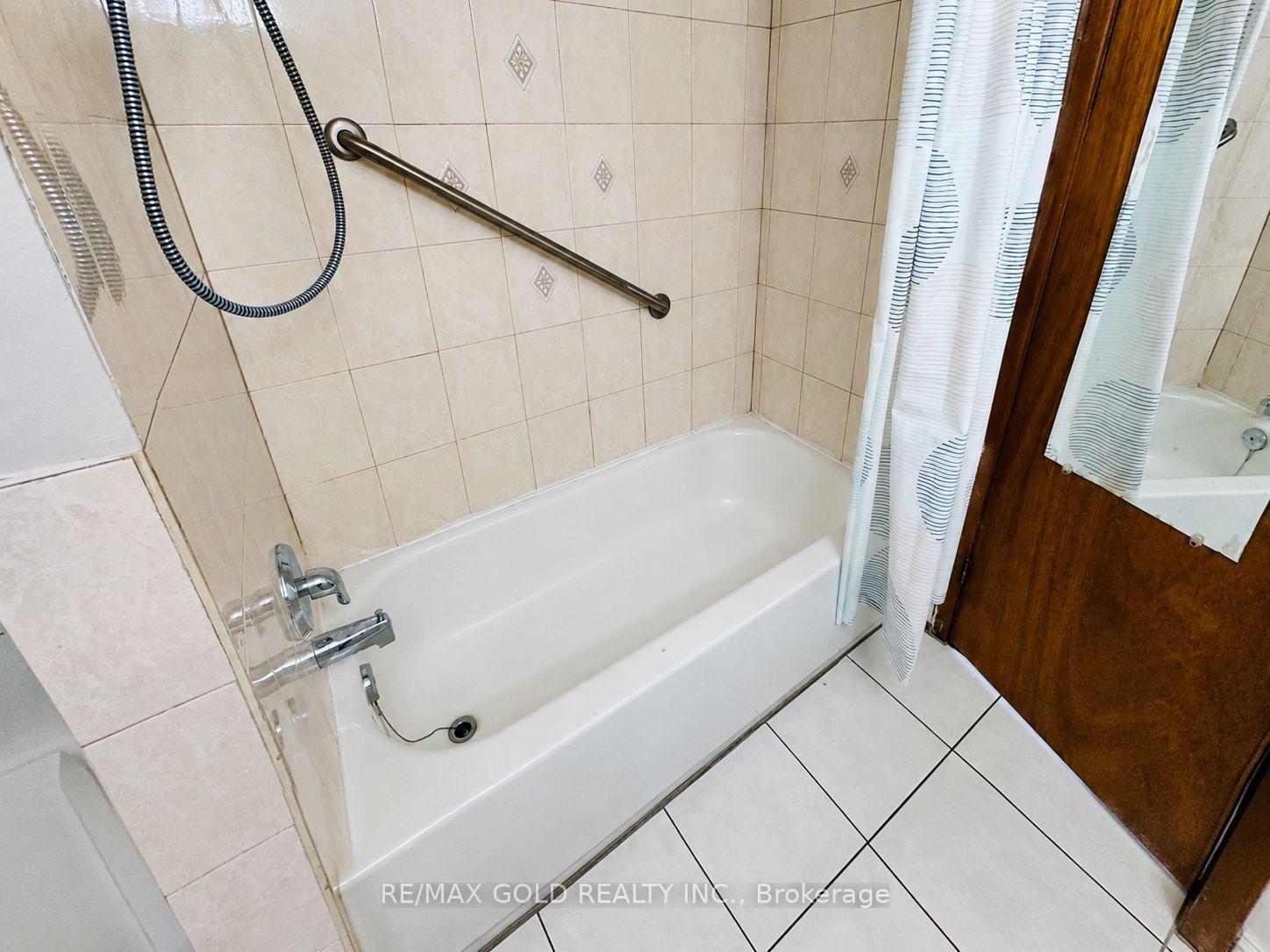 Photo 15 of 7383 Manion Road, Mississauga, Malton — HOMEH