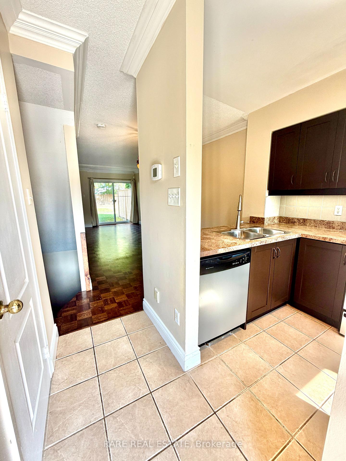 Photo 4 of Unit 77, 735 New Westminster Drive, Vaughan, Brownridge — HOMEH