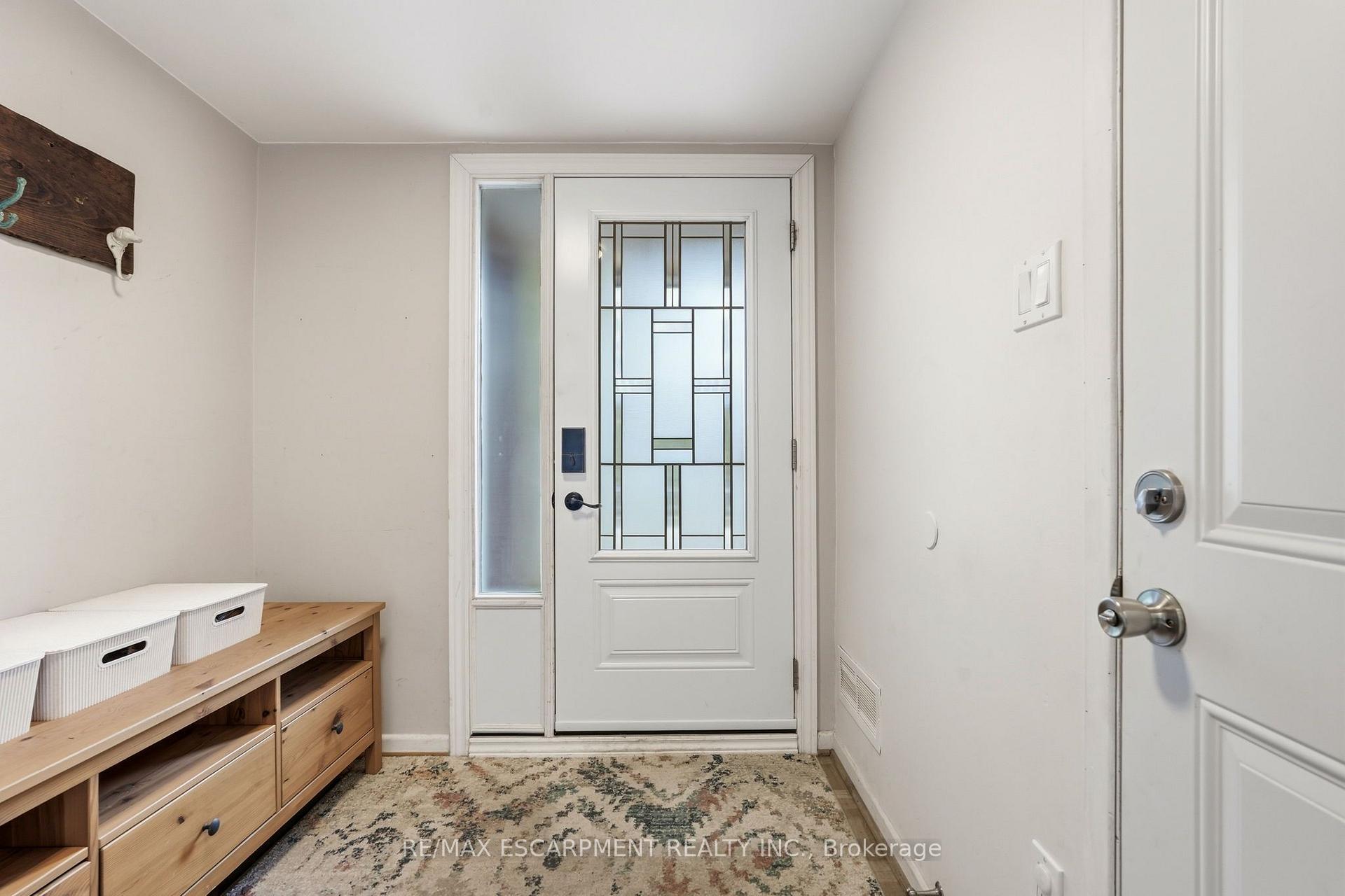 Photo 3 of Unit 33, 3 Burdock Lane, Hamilton, Dundas — HOMEH