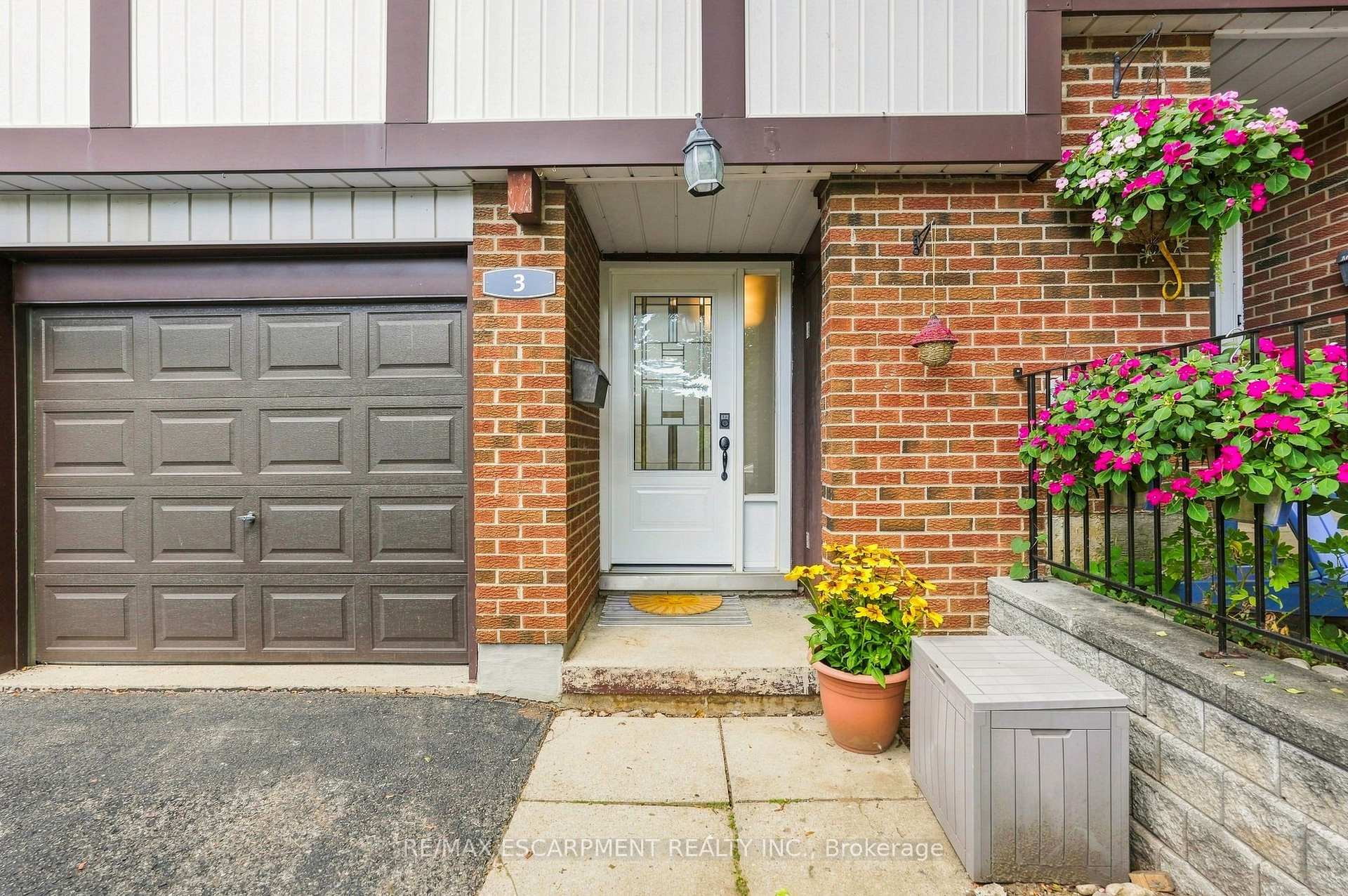 Photo 2 of Unit 33, 3 Burdock Lane, Hamilton, Dundas — HOMEH