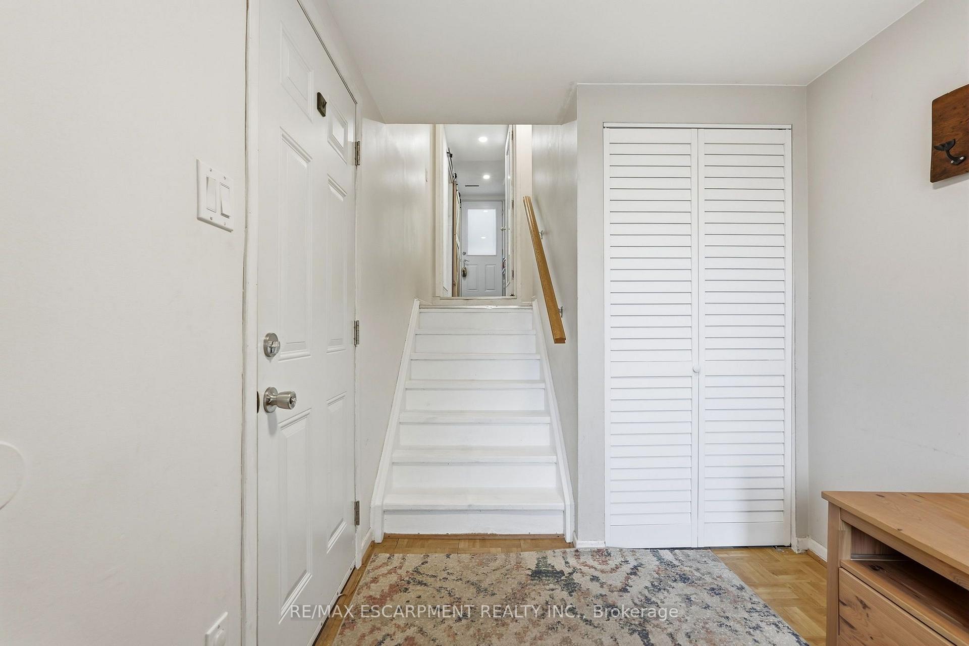 Photo 4 of Unit 33, 3 Burdock Lane, Hamilton, Dundas — HOMEH