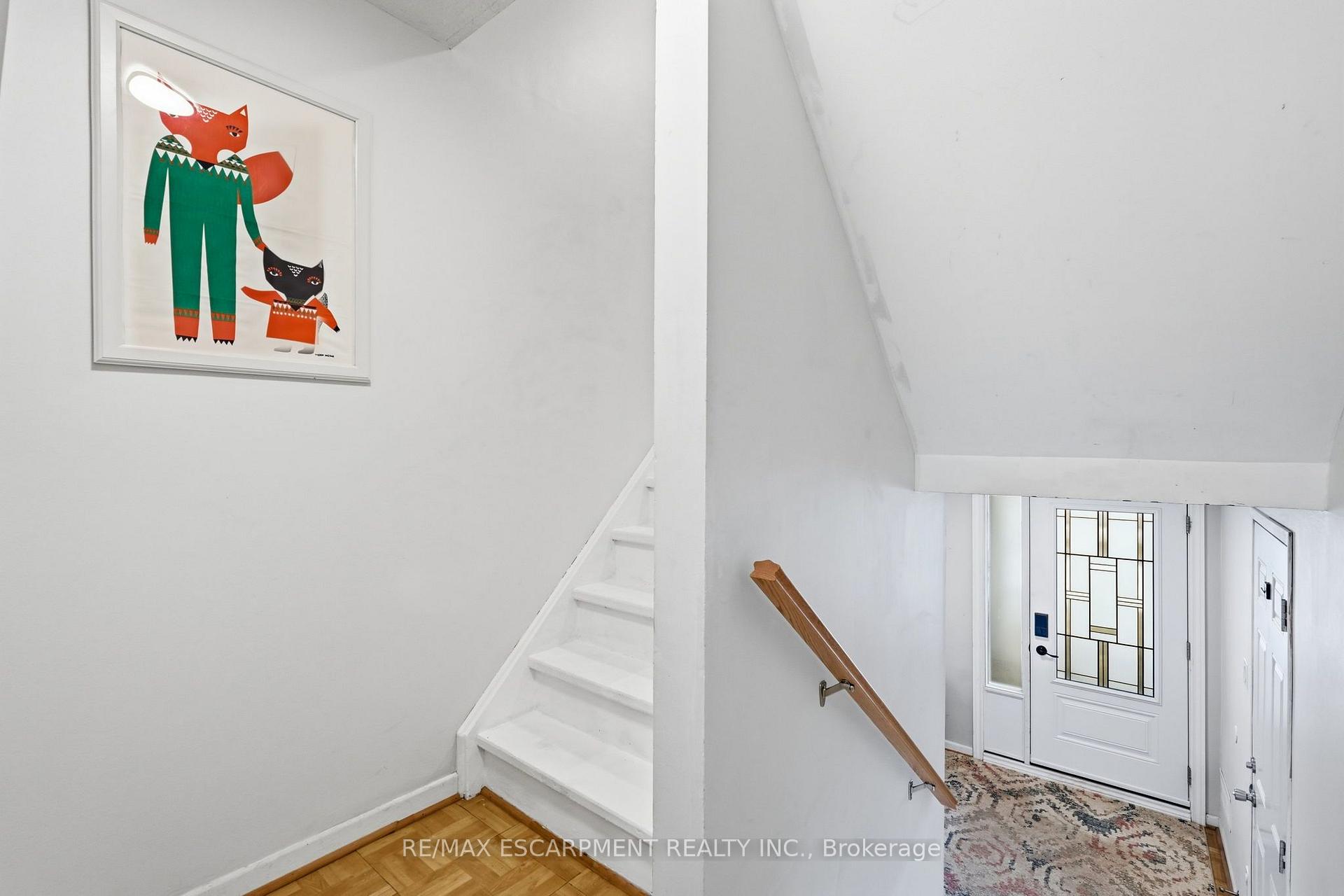 Photo 5 of Unit 33, 3 Burdock Lane, Hamilton, Dundas — HOMEH