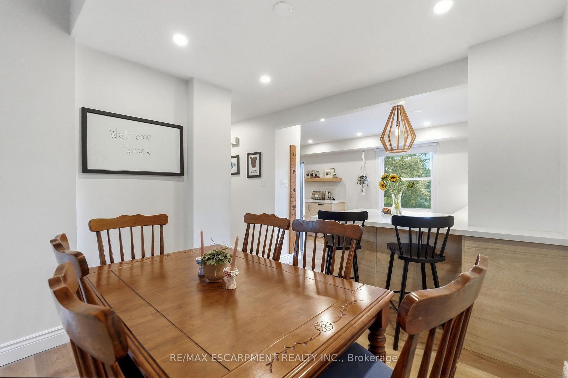 Photo 10 of Unit 33, 3 Burdock Lane, Hamilton, Dundas — HOMEH