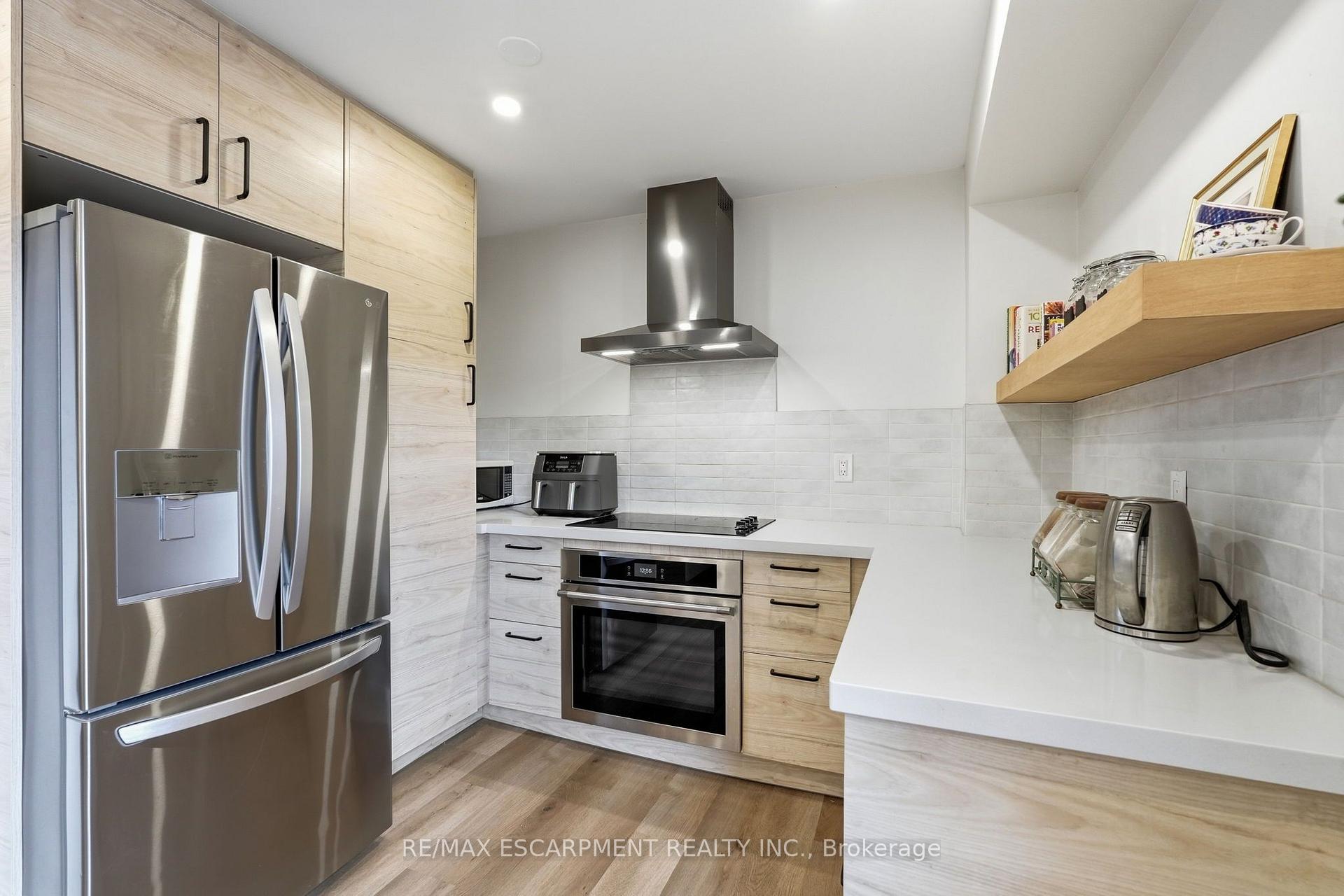 Photo 14 of Unit 33, 3 Burdock Lane, Hamilton, Dundas — HOMEH