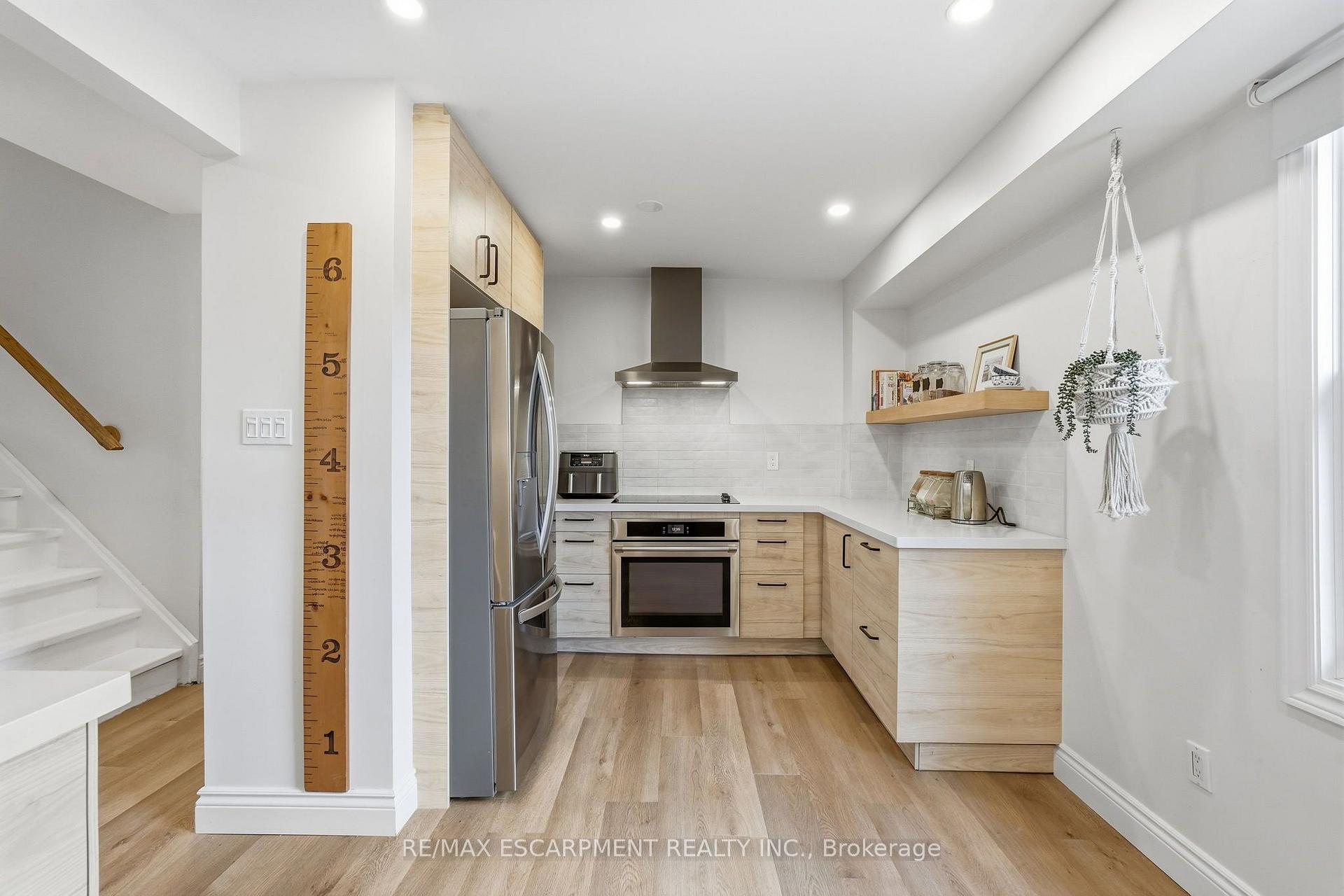 Photo 15 of Unit 33, 3 Burdock Lane, Hamilton, Dundas — HOMEH