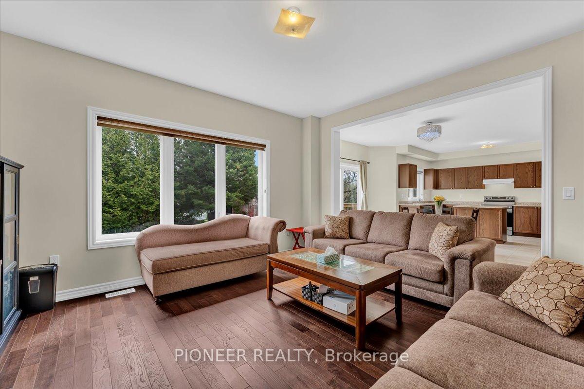 Photo 11 of 5 Todd Crescent, Southgate — HOMEH