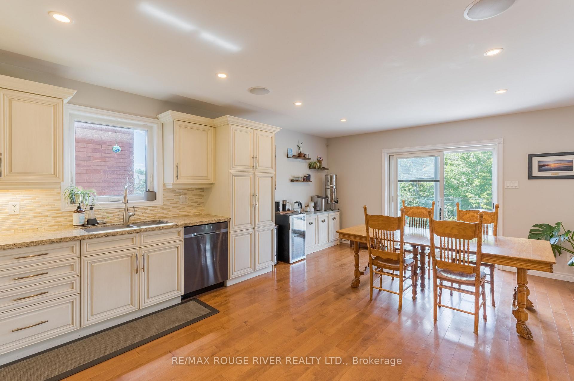 Photo 4 of 969 Avery Avenue, Peterborough, Monaghan Ward 2 — HOMEH
