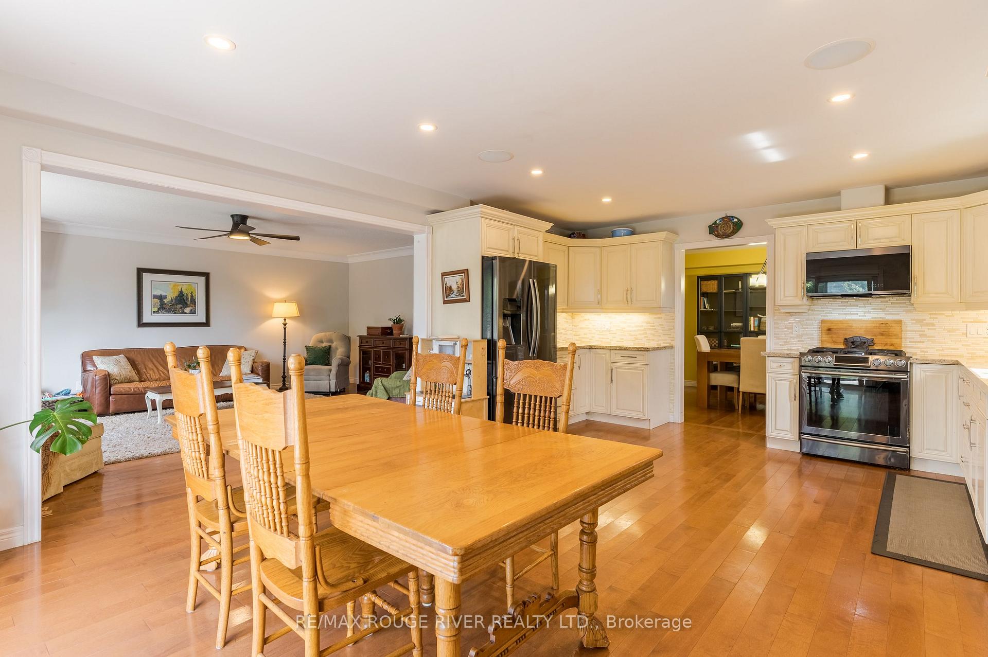 Photo 8 of 969 Avery Avenue, Peterborough, Monaghan Ward 2 — HOMEH