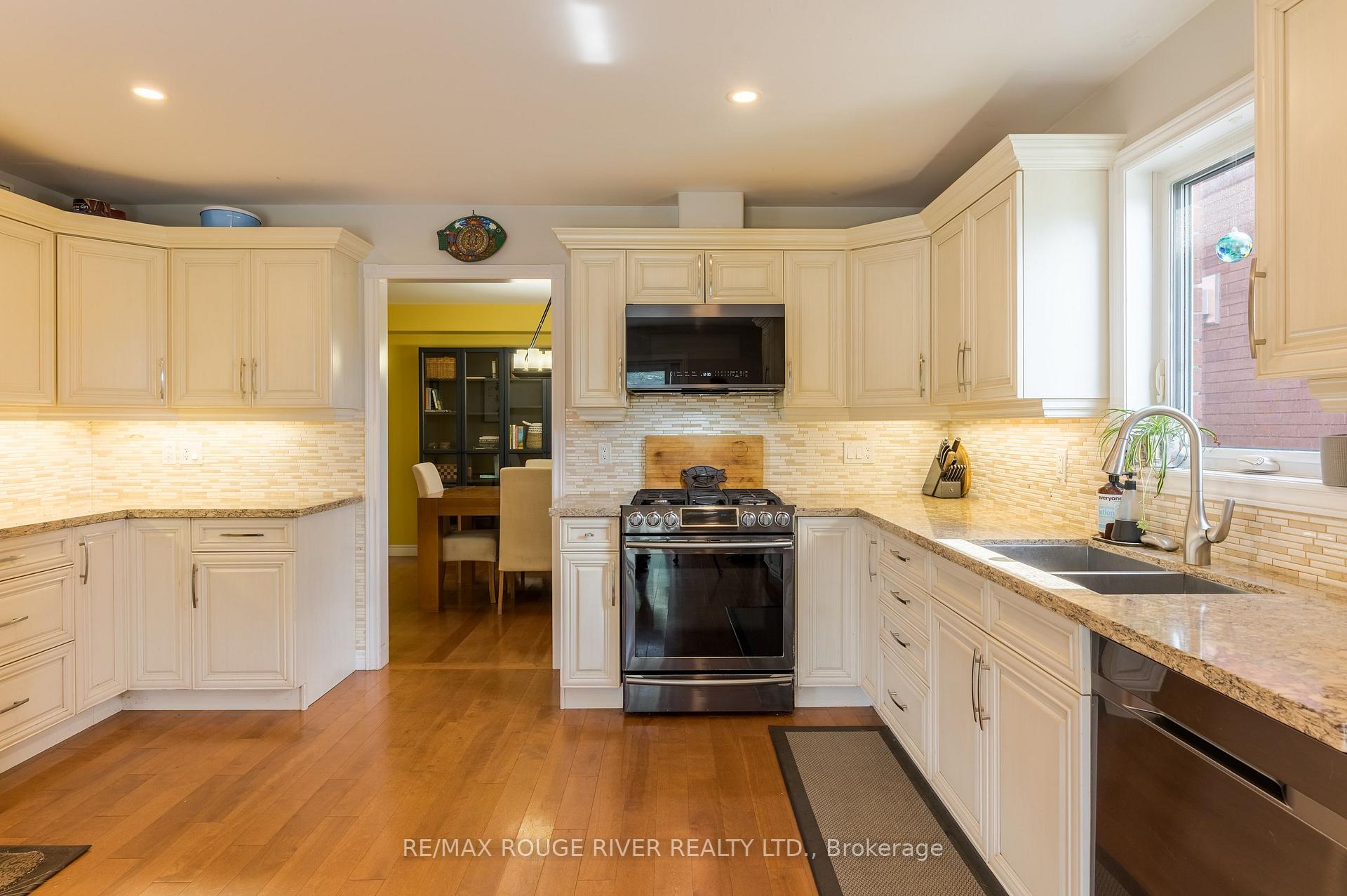 Photo 9 of 969 Avery Avenue, Peterborough, Monaghan Ward 2 — HOMEH