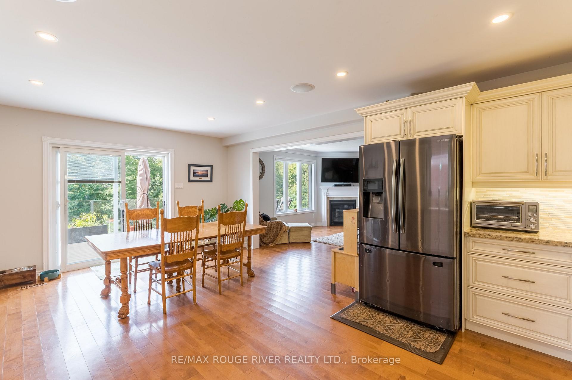 Photo 11 of 969 Avery Avenue, Peterborough, Monaghan Ward 2 — HOMEH