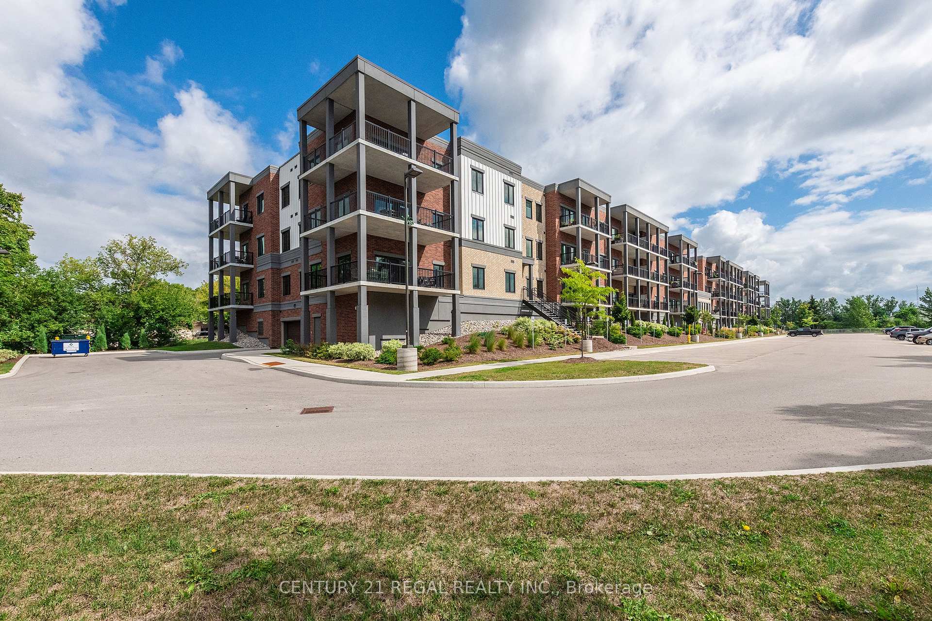 Photo 5 of Unit Unit 205, 121 Mary Street, Clearview, Creemore — HOMEH
