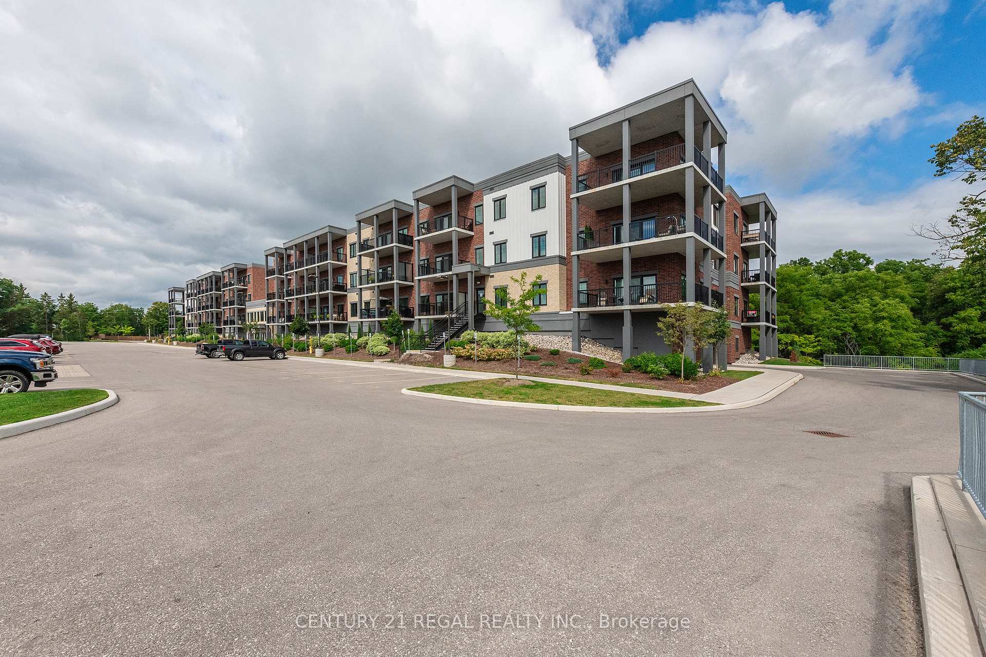 Photo 6 of Unit Unit 205, 121 Mary Street, Clearview, Creemore — HOMEH