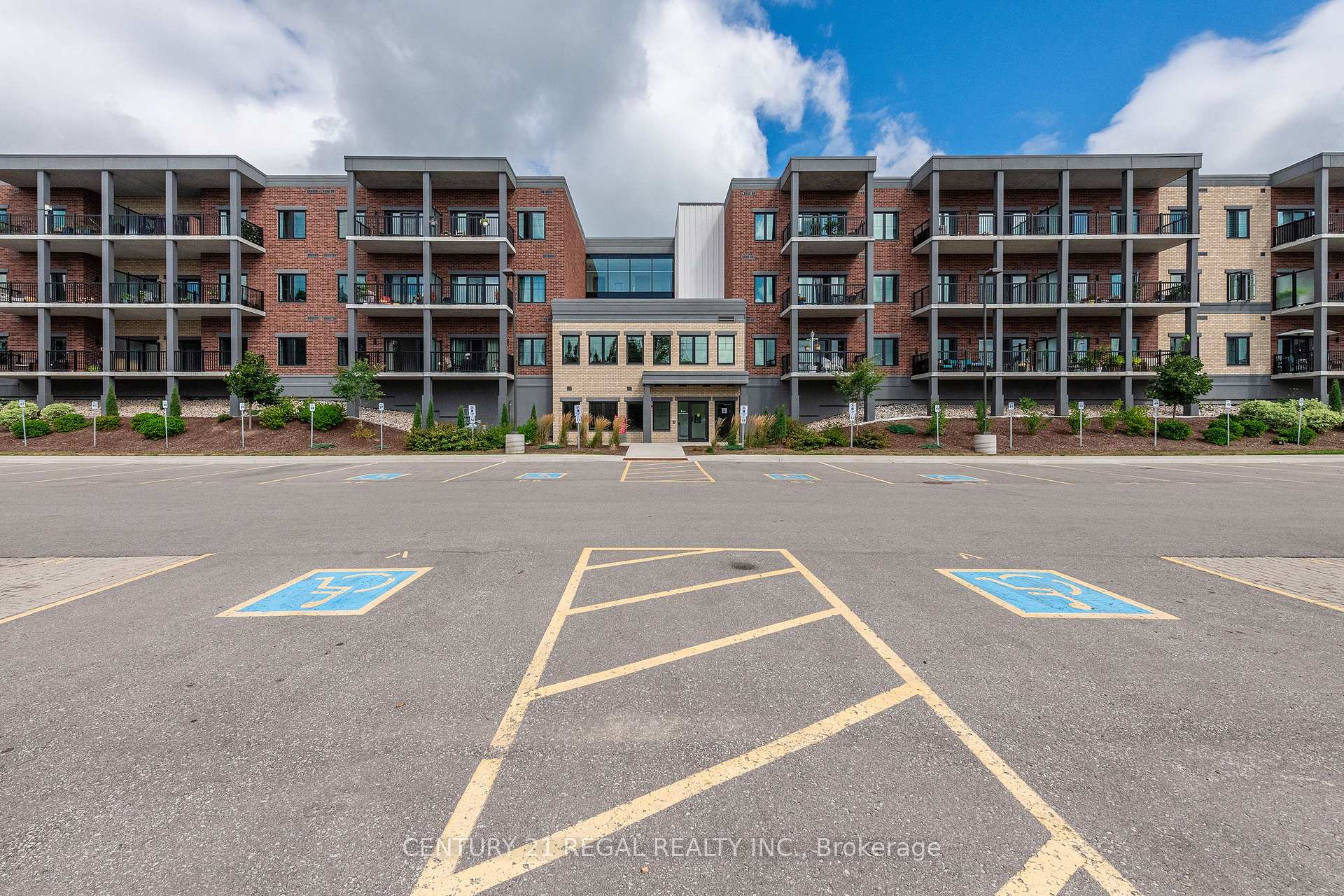 Photo 7 of Unit Unit 205, 121 Mary Street, Clearview, Creemore — HOMEH