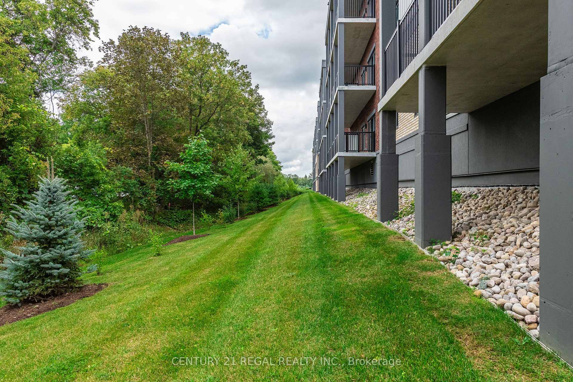 Photo 24 of Unit Unit 205, 121 Mary Street, Clearview, Creemore — HOMEH