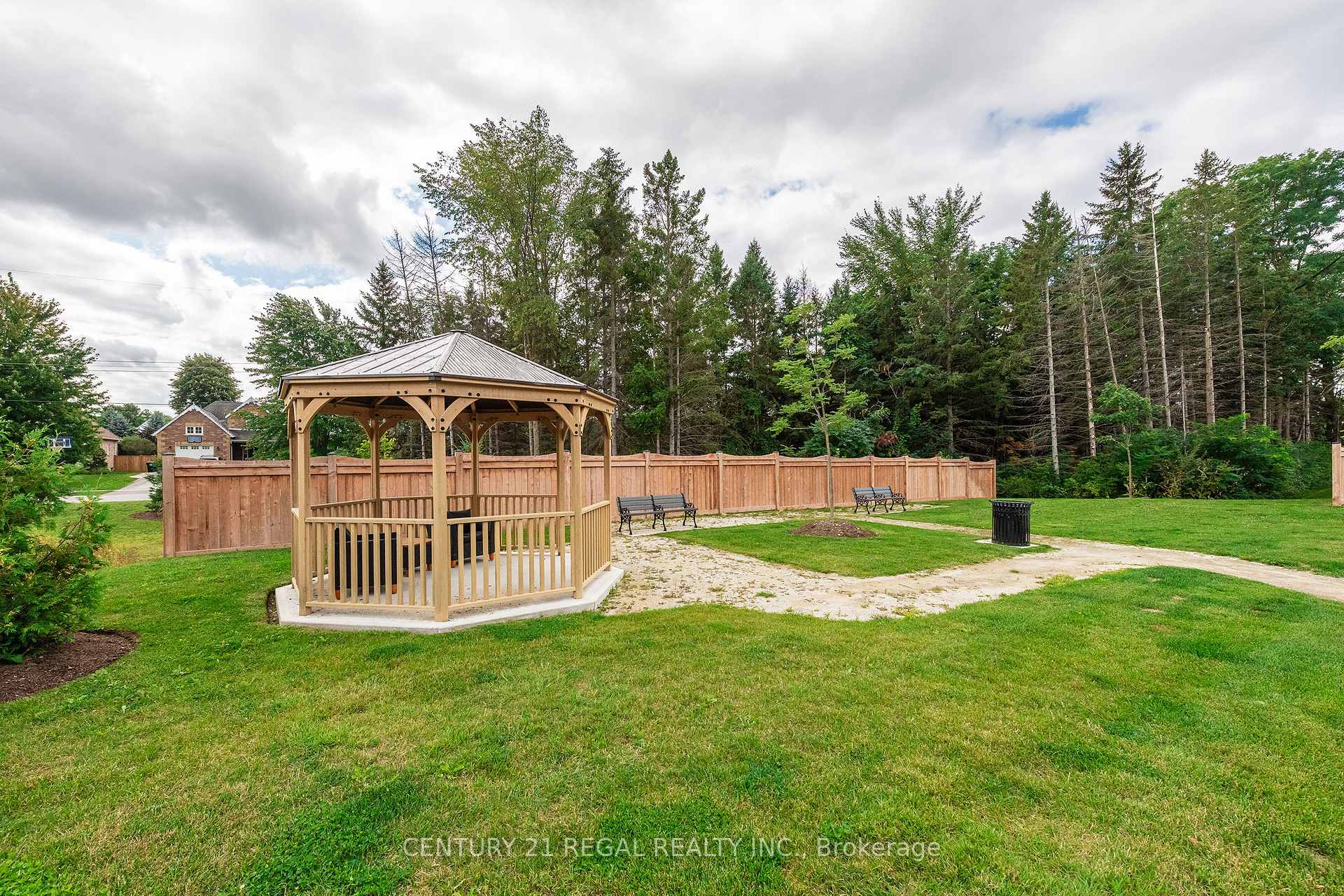 Photo 25 of Unit Unit 205, 121 Mary Street, Clearview, Creemore — HOMEH