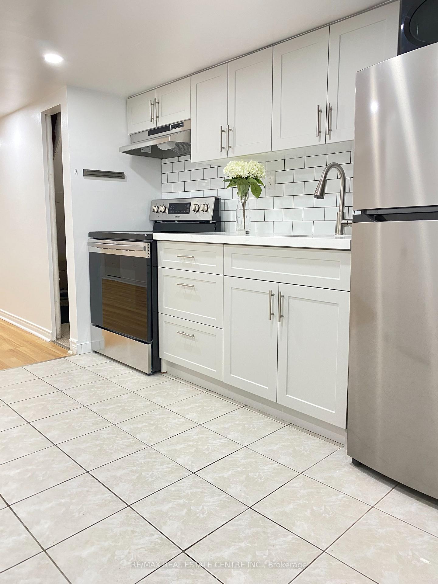 Photo 6 of Unit Lower, 472 Lansdowne Avenue, Toronto, Dufferin Grove — HOMEH