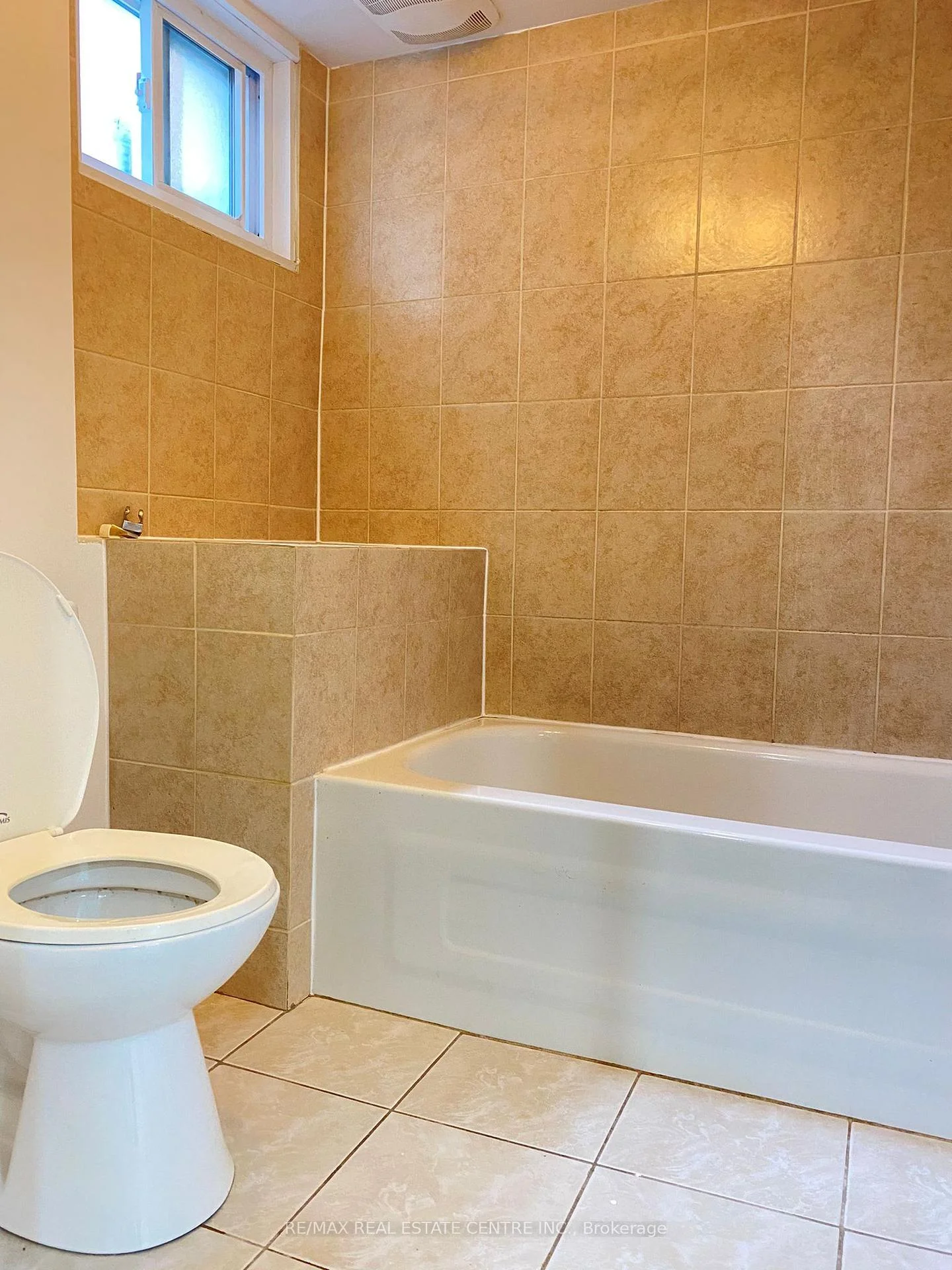 Photo 3 of Unit Lower, 472 Lansdowne Avenue, Toronto, Dufferin Grove — HOMEH
