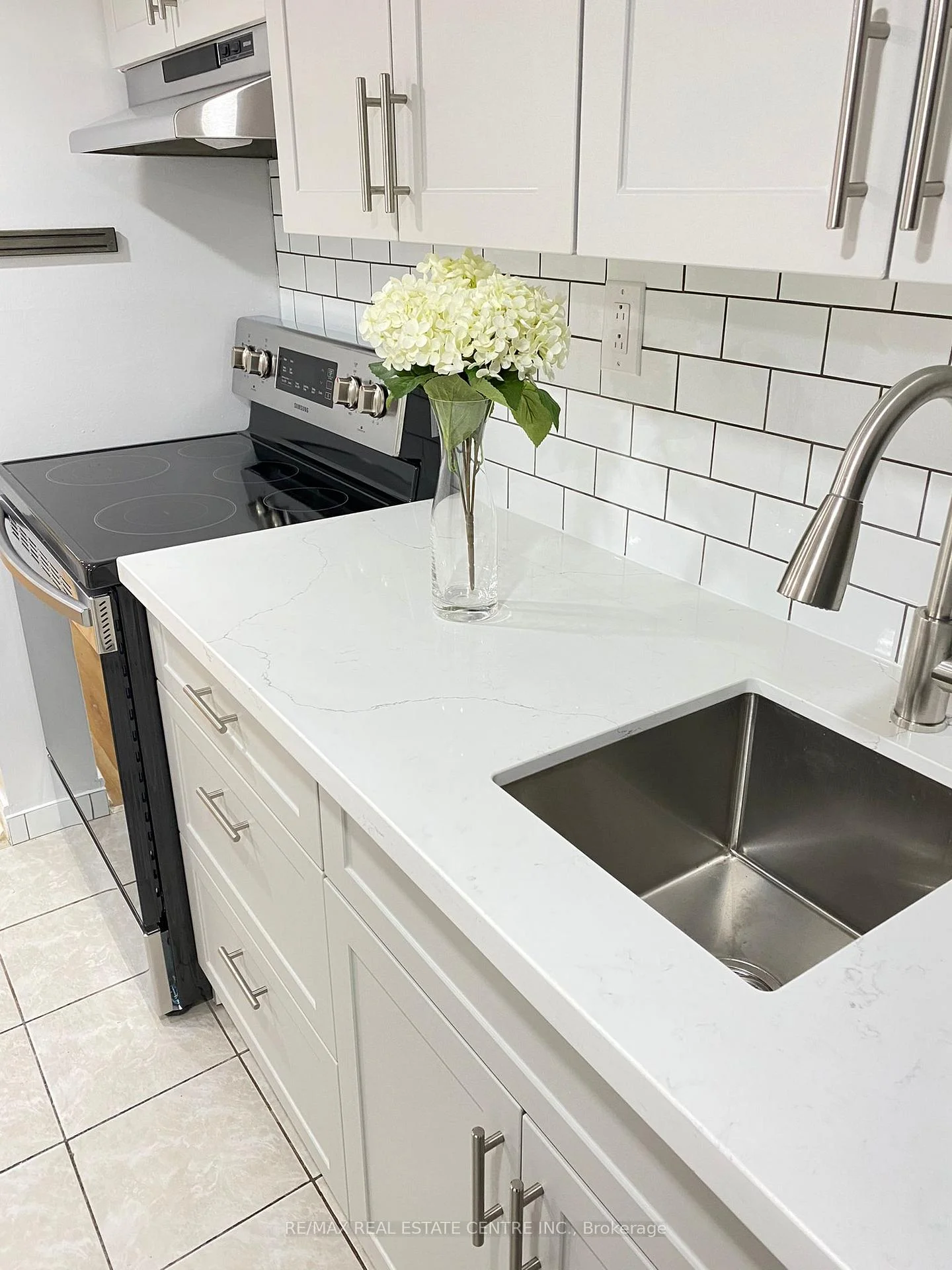 Photo 9 of Unit Lower, 472 Lansdowne Avenue, Toronto, Dufferin Grove — HOMEH