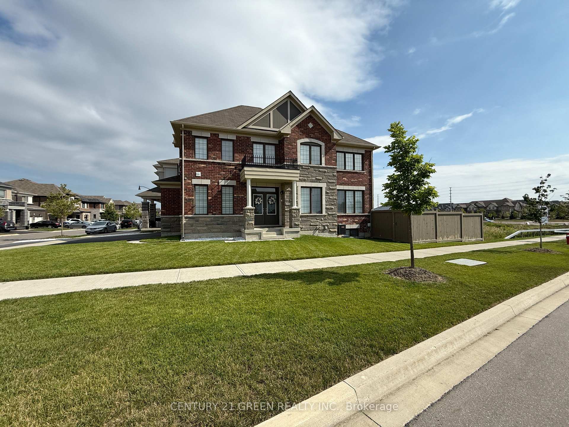 Photo 2 of 415 Remembrance Road, Brampton, Fletcher's Meadow — HOMEH