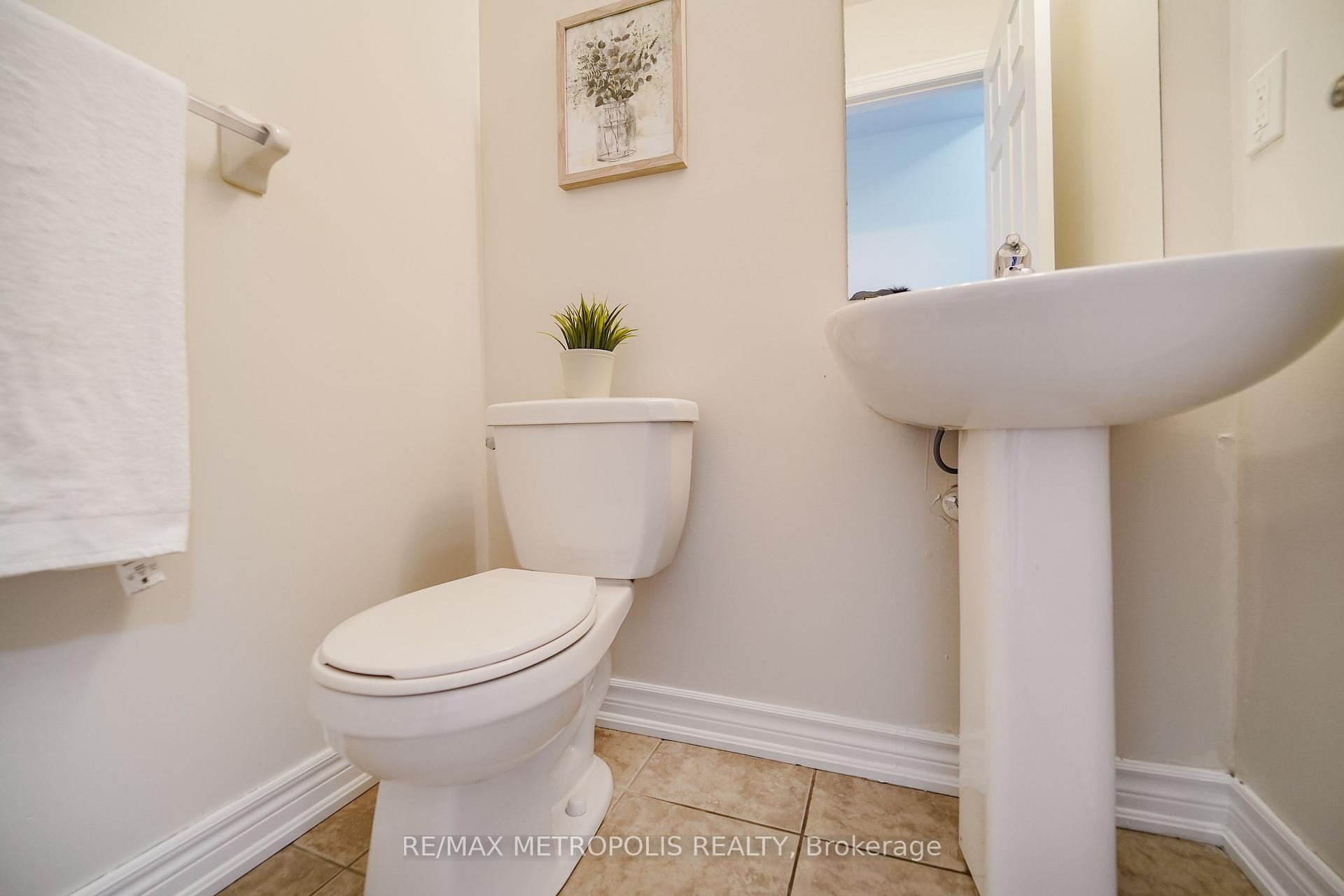 Photo 25 of 3767B St Claire Avenue E, Scarborough, Cliffcrest — HOMEH