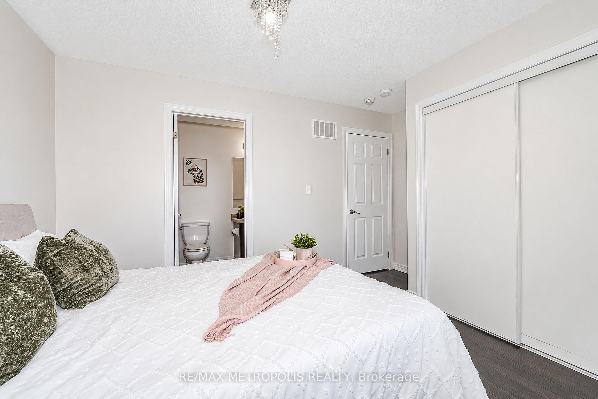 Photo 31 of 3767B St Claire Avenue E, Scarborough, Cliffcrest — HOMEH