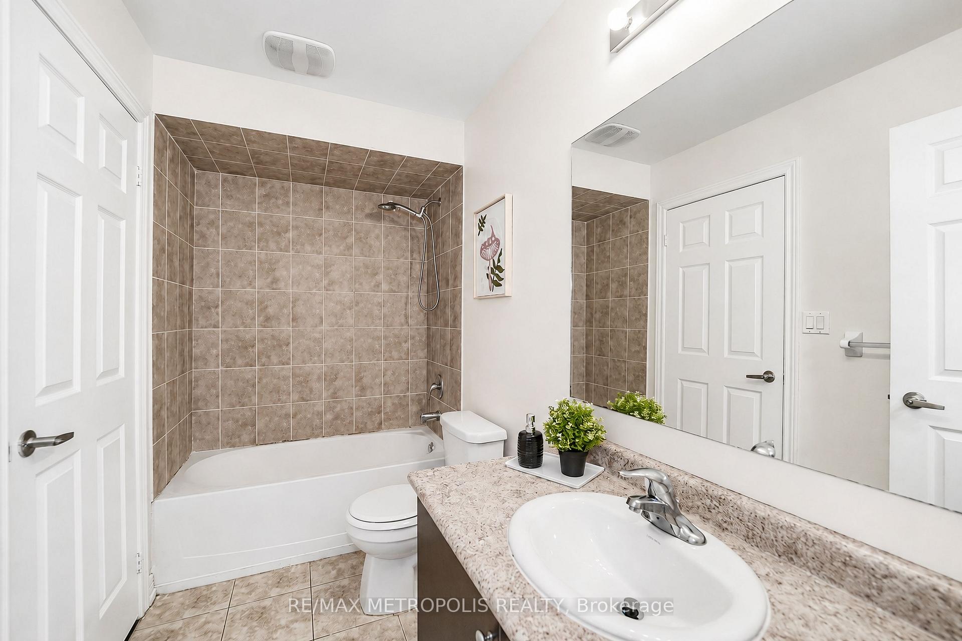 Photo 32 of 3767B St Claire Avenue E, Scarborough, Cliffcrest — HOMEH
