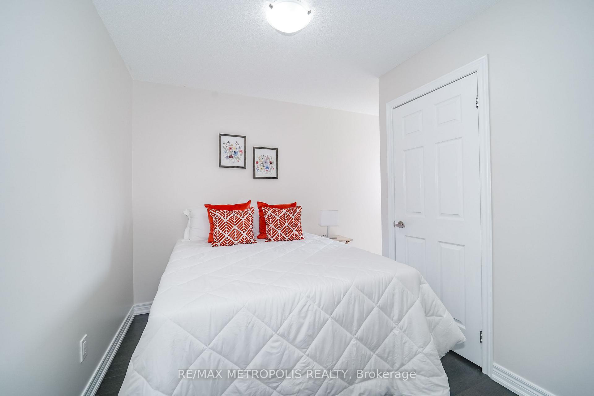 Photo 33 of 3767B St Claire Avenue E, Scarborough, Cliffcrest — HOMEH