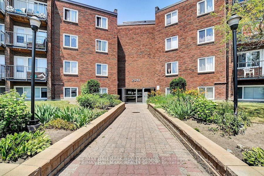 Photo 2 of Unit 401C, 2041 Arrowsmith Drive, Ottawa, Beacon Hill South — HOMEH